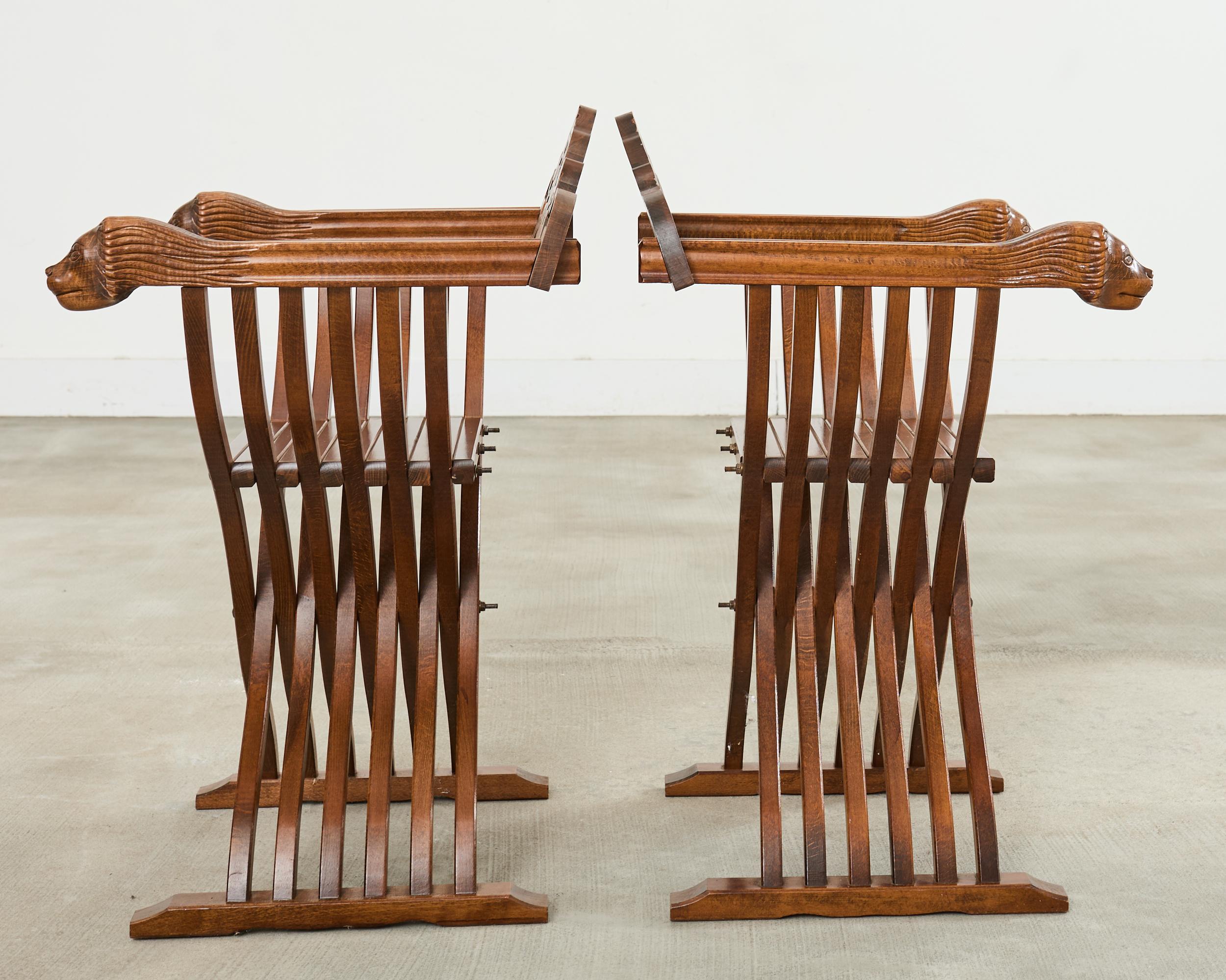 Set di quattro sedie barocche italiane a testa di leone Savonarola in vendita 4