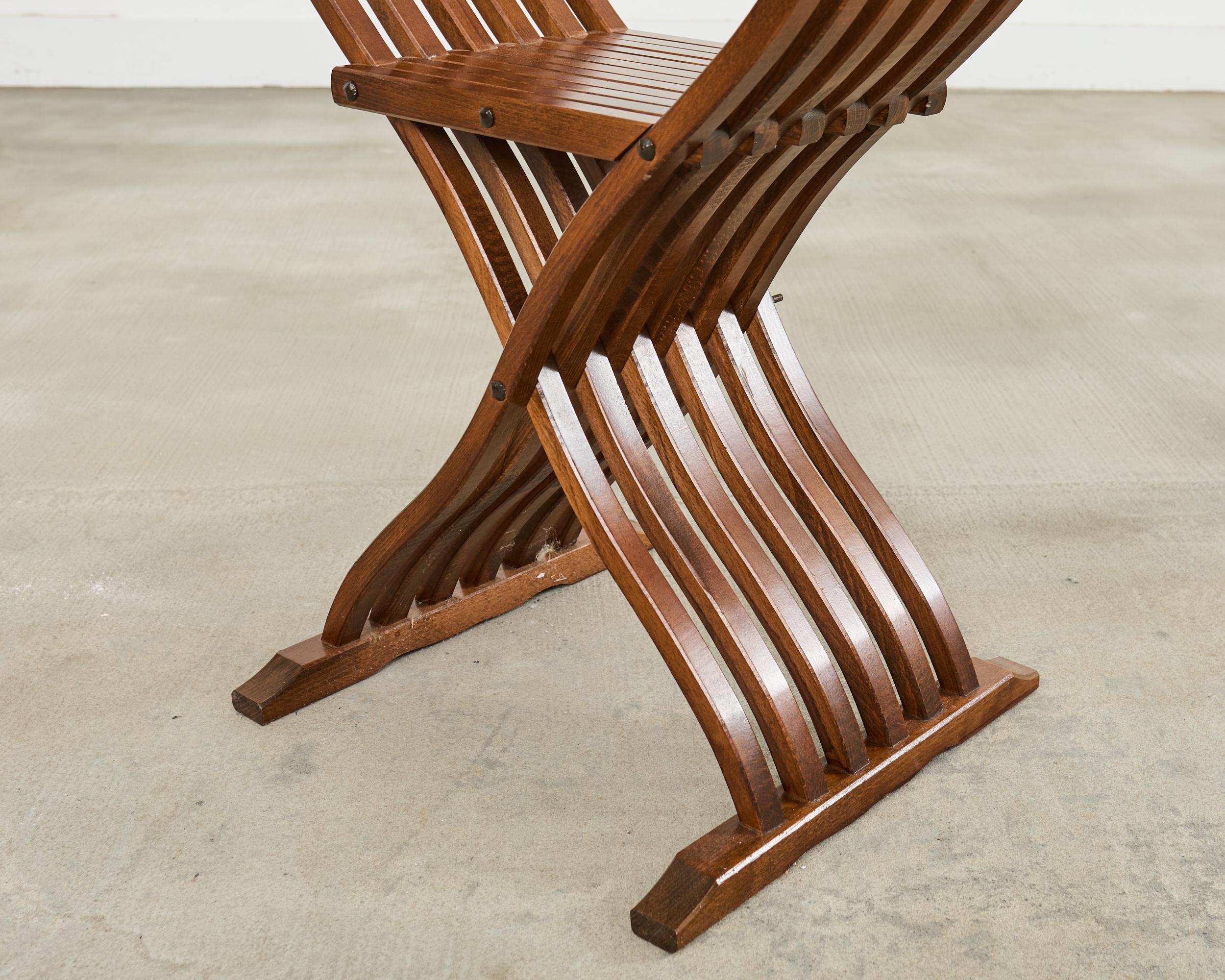 Set di quattro sedie barocche italiane a testa di leone Savonarola in vendita 6