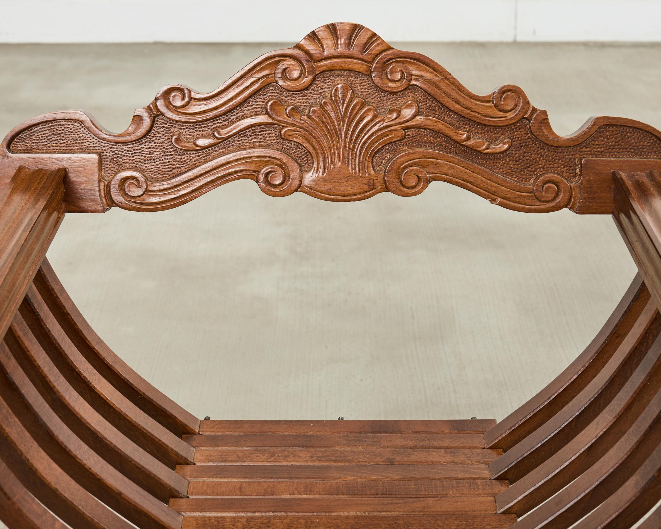 Set di quattro sedie barocche italiane a testa di leone Savonarola in vendita 7