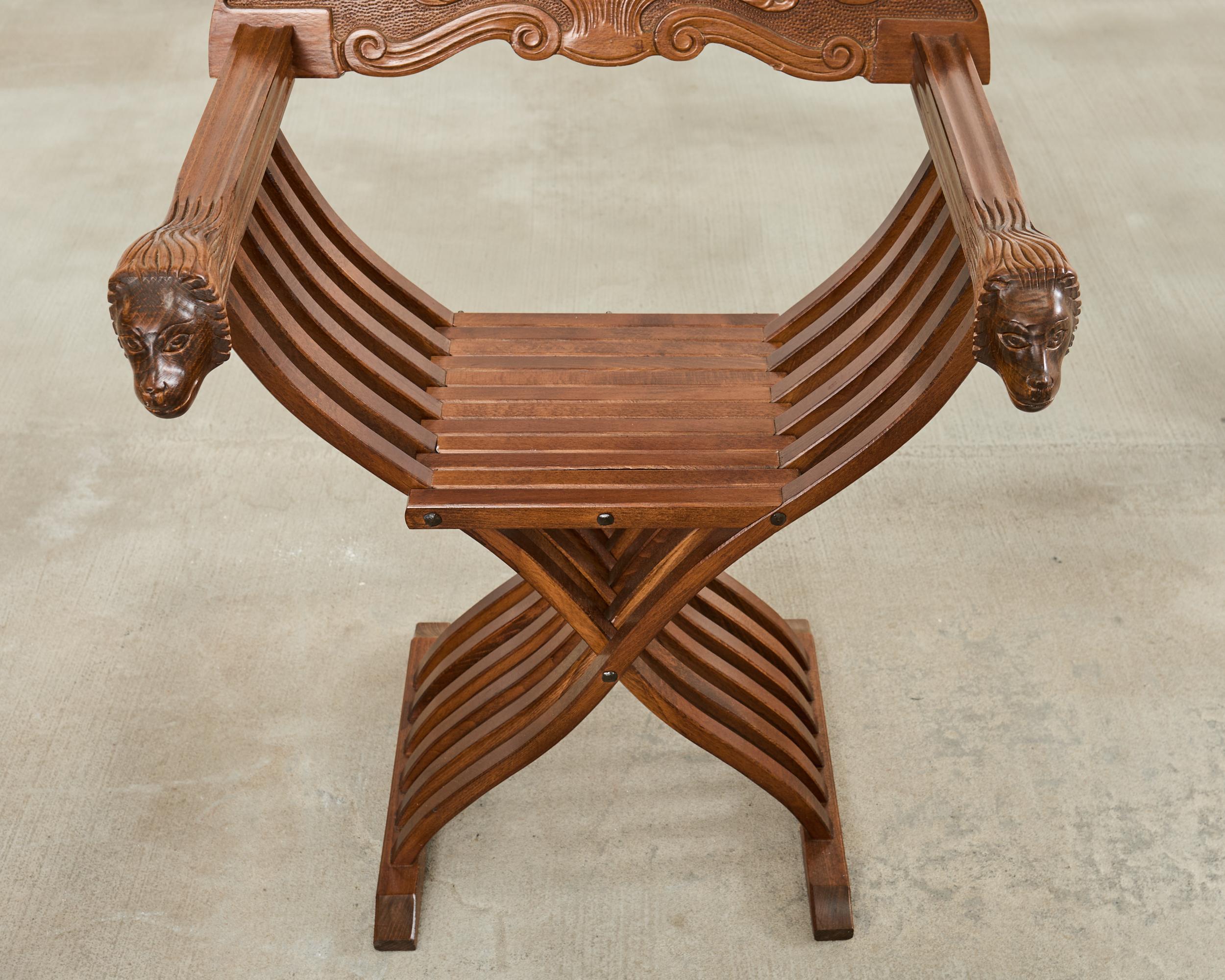 Set di quattro sedie barocche italiane a testa di leone Savonarola in vendita 8