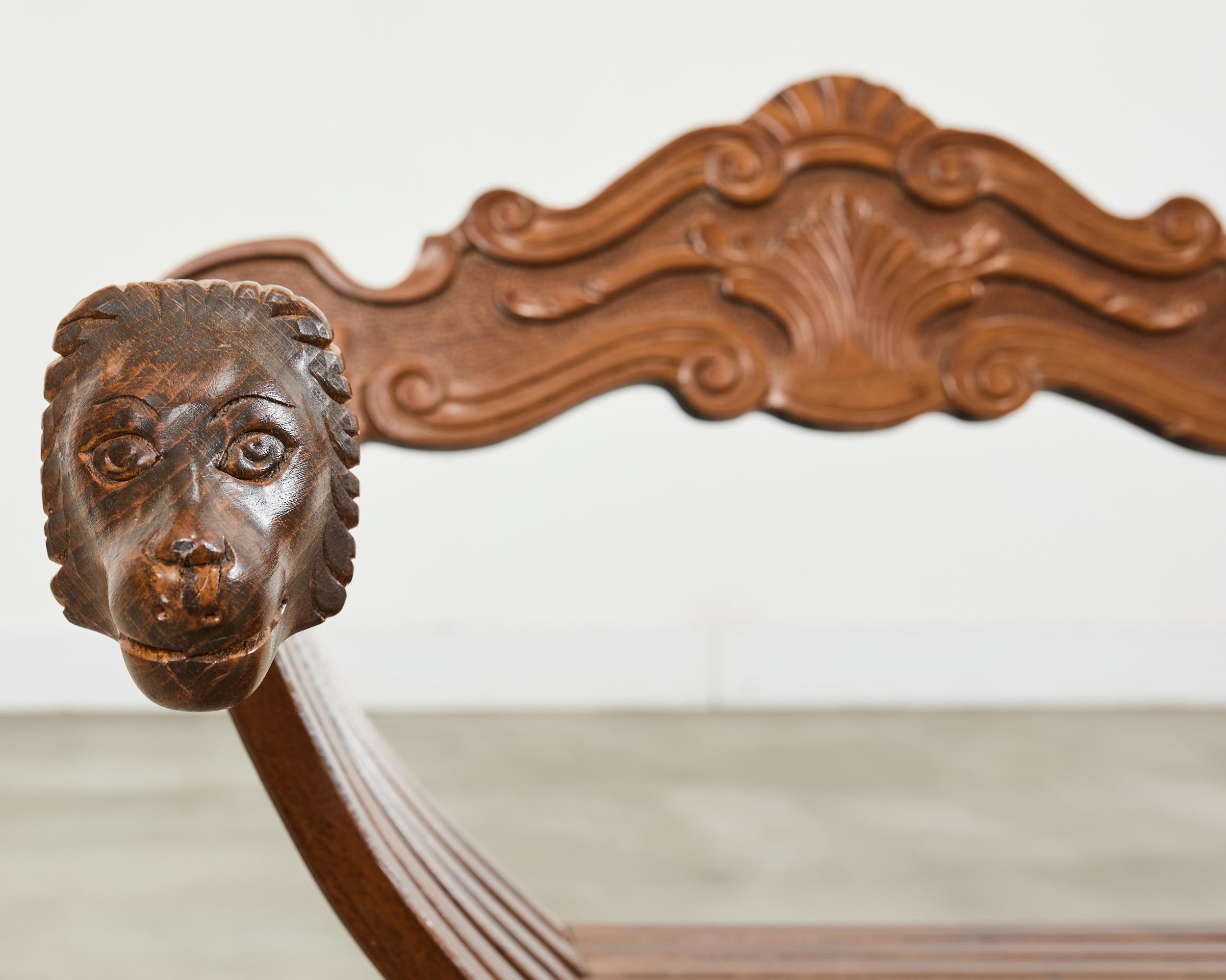 Set di quattro sedie barocche italiane a testa di leone Savonarola in vendita 11