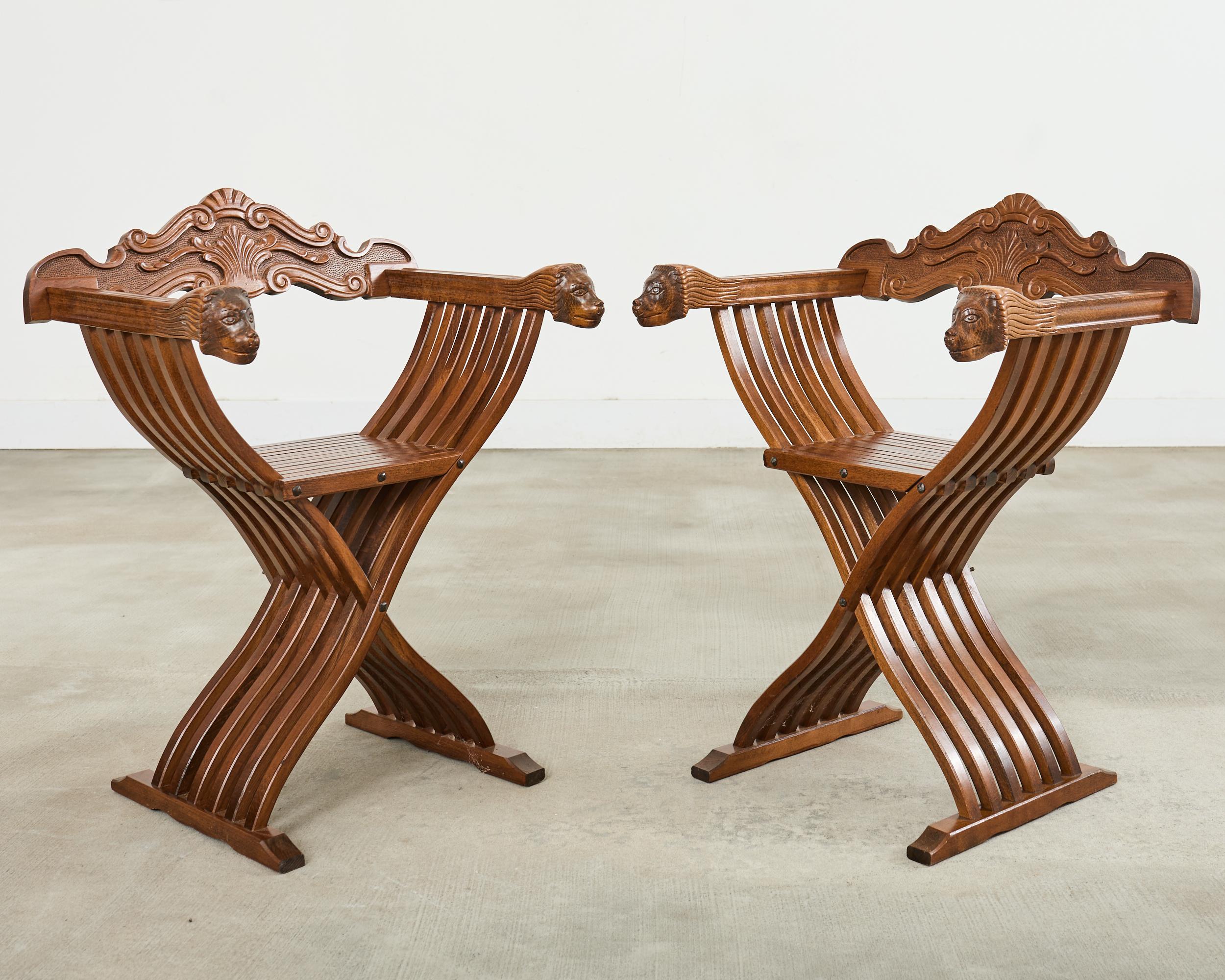 Set di quattro sedie barocche italiane a testa di leone Savonarola In condizioni buone in vendita a Rio Vista, CA