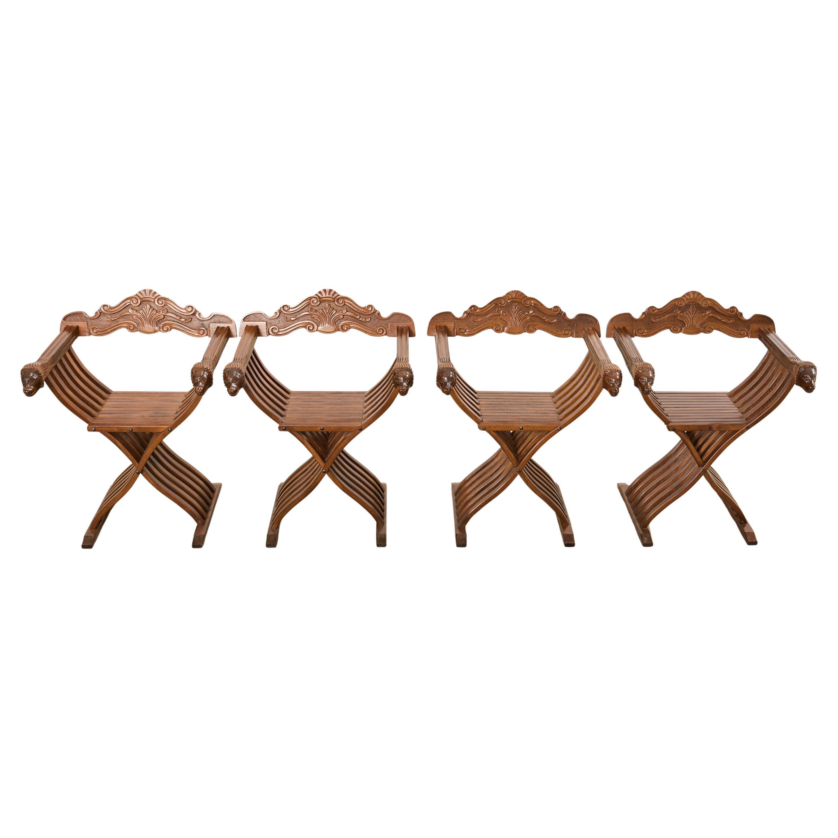 Set di quattro sedie barocche italiane a testa di leone Savonarola in vendita