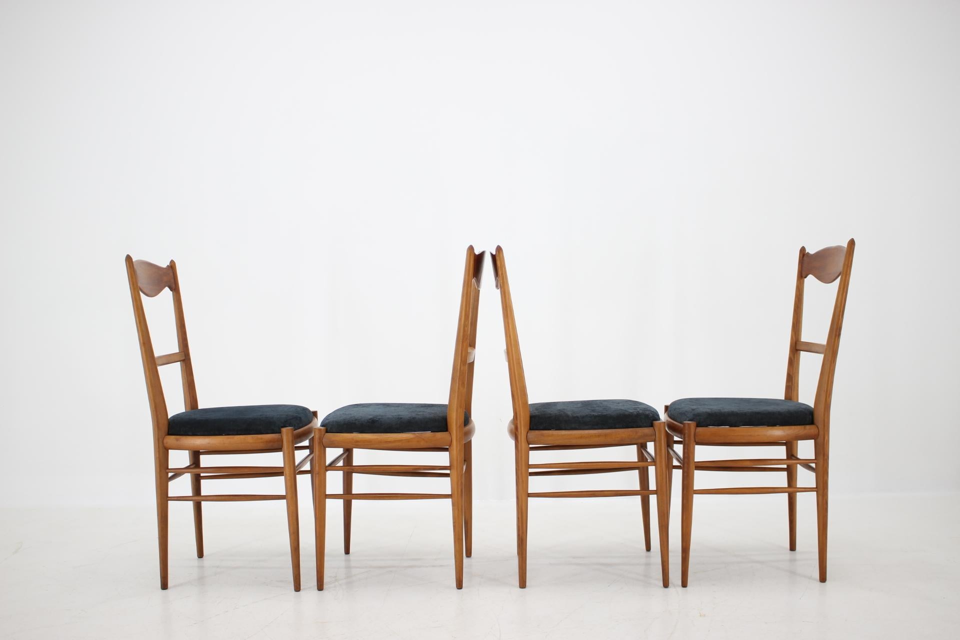 Set of Four Italian Beech Dining Chairs, 1960s In Good Condition For Sale In Praha, CZ