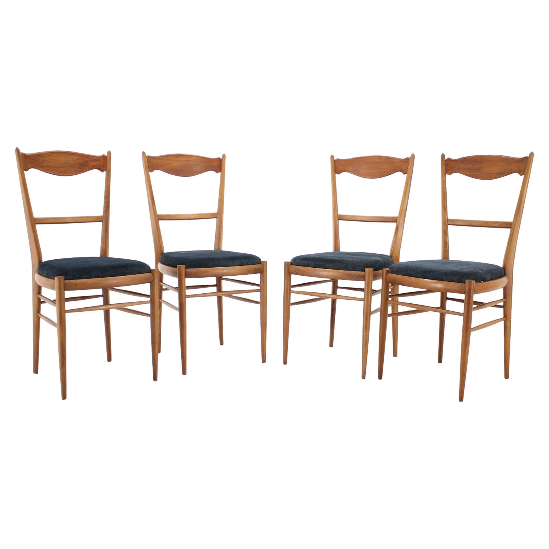 Ensemble de quatre chaises de salle à manger italiennes en Beeche, années 1960