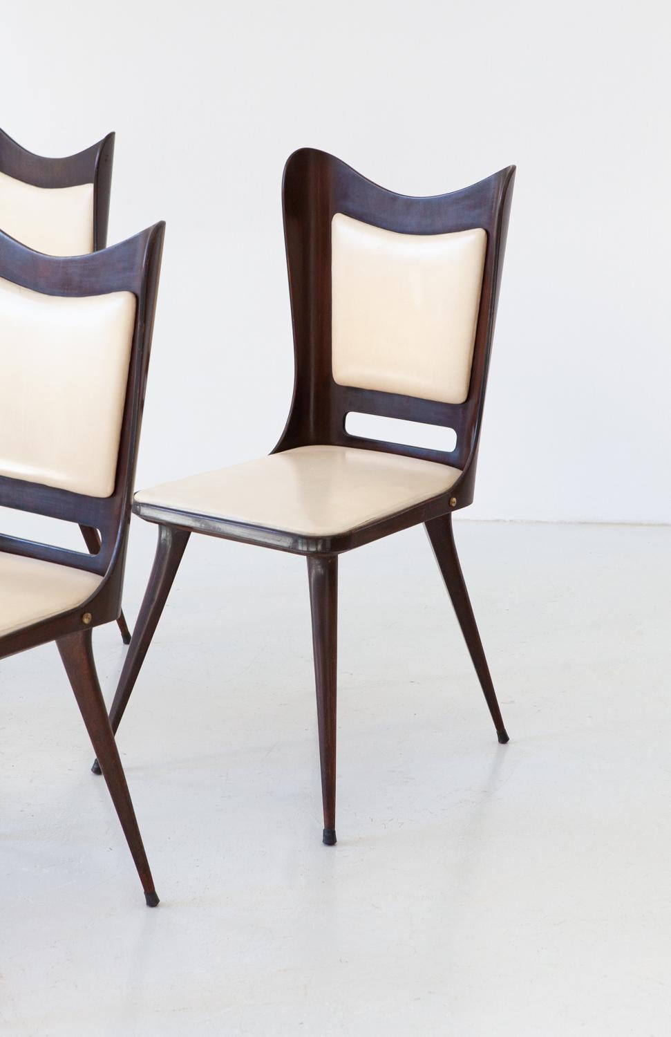 Set of Four Italian Beige Skai and Wood Dining Chairs, 1950s In Good Condition For Sale In Rome, IT