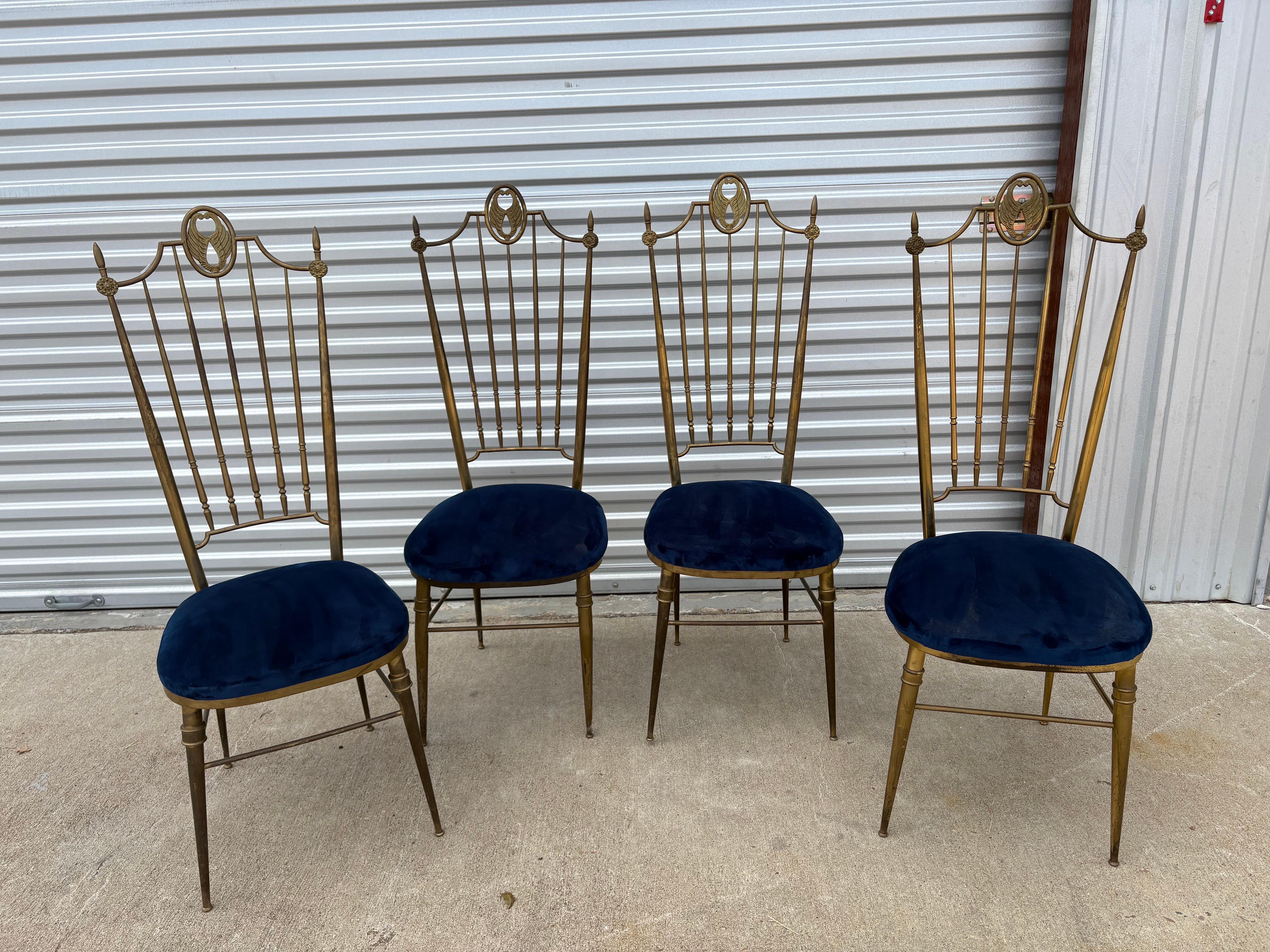 Satz von vier italienischen Chiavari-Stühlen aus Messing. im Zustand „Gut“ im Angebot in Houston, TX