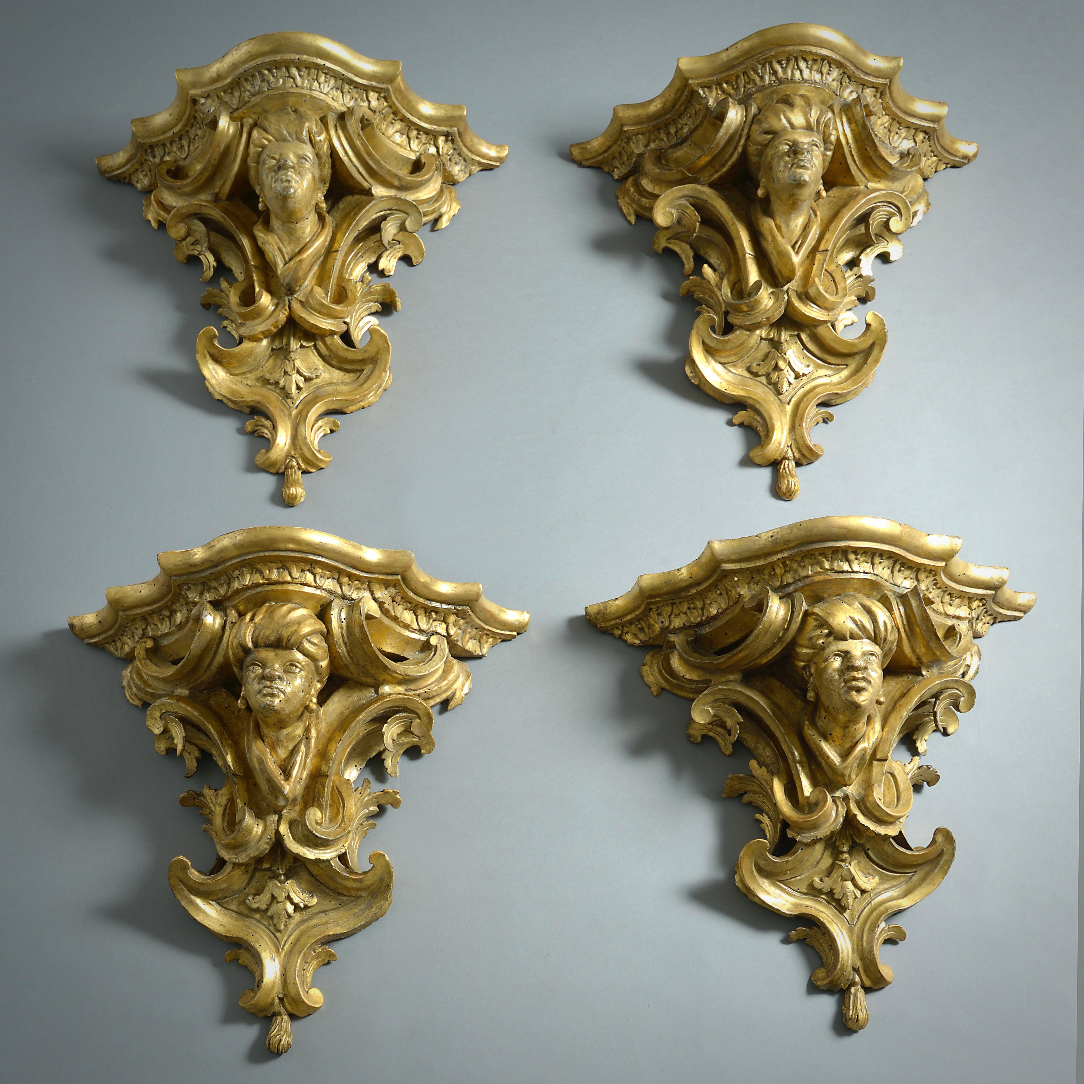 18th Century and Earlier Set of Four Italian Carved Giltwood Brackets For Sale