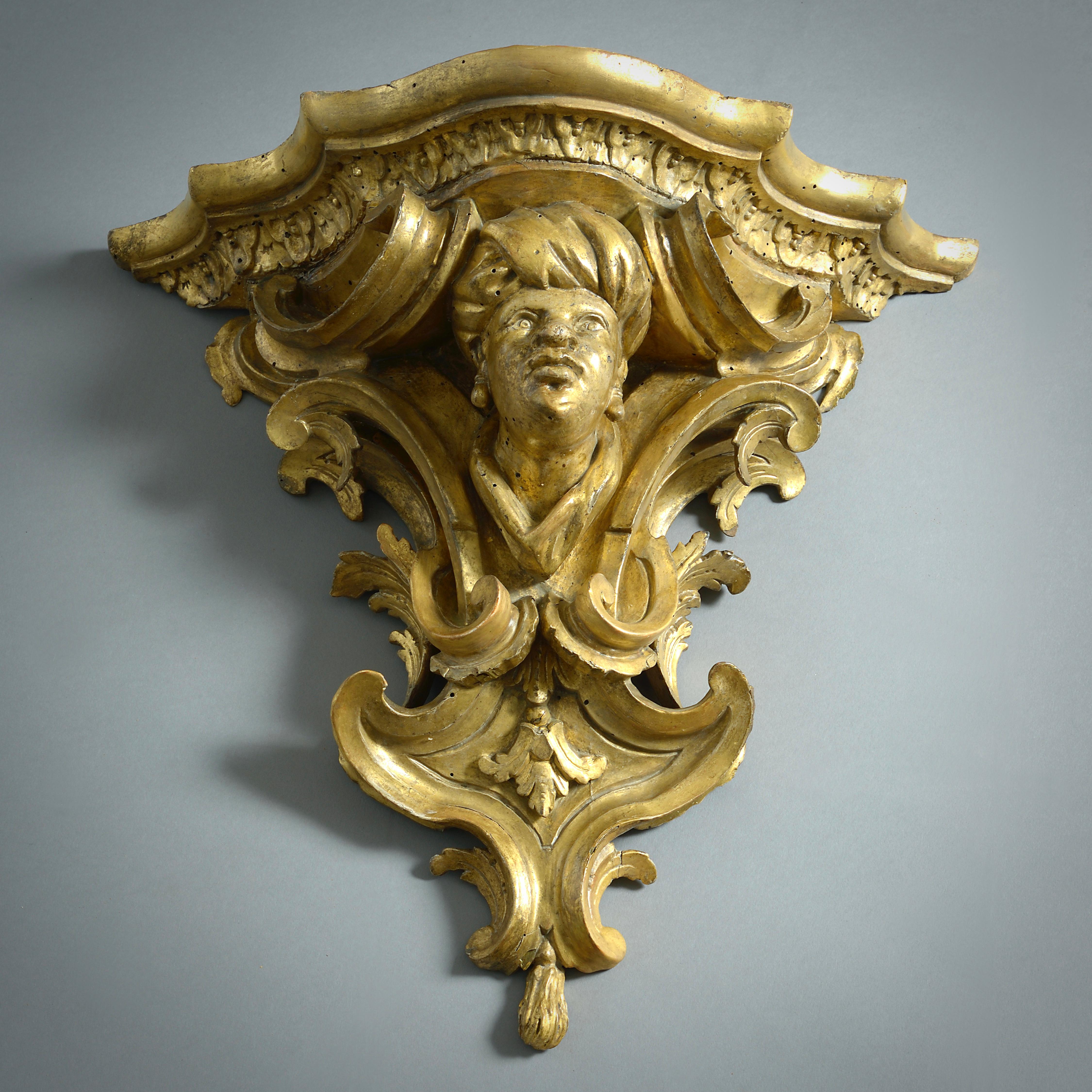 Set of Four Italian Carved Giltwood Brackets For Sale 1