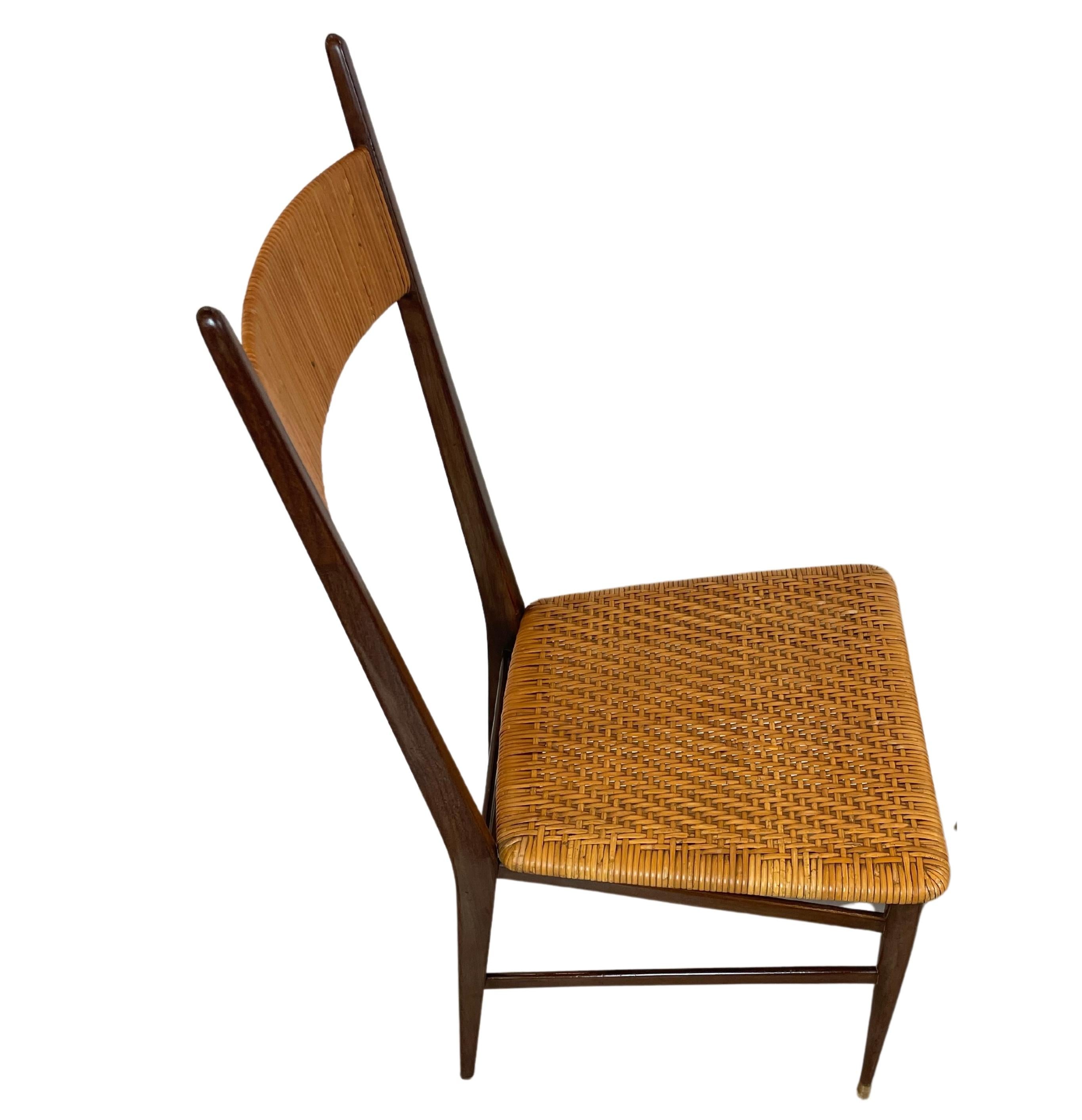 Ensemble de quatre chaises Chiavari italiennes Scuola Di Torino en rotin Wood Wood Brass 1950s en vente 5