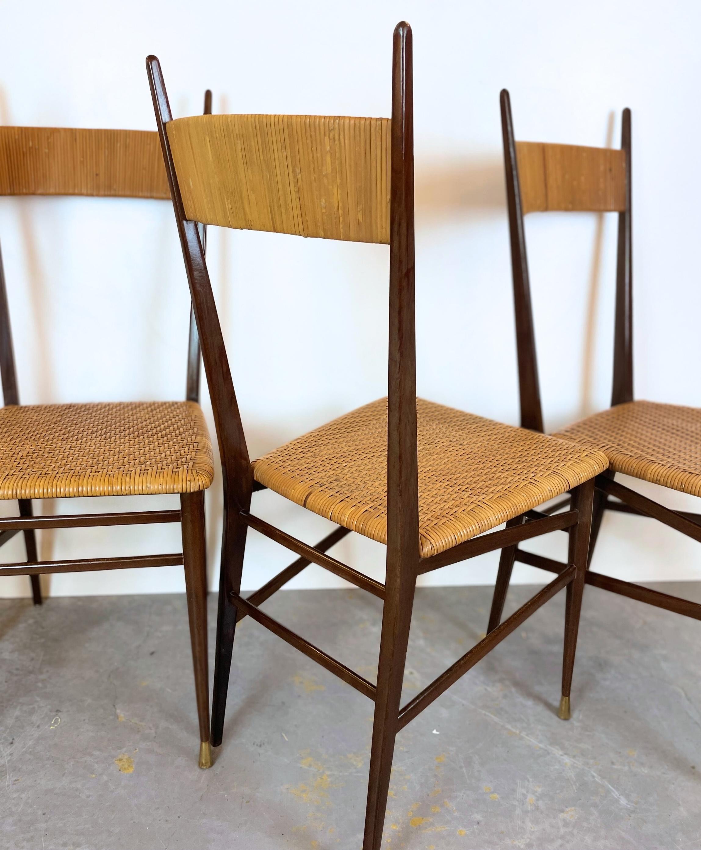 Ensemble de quatre chaises Chiavari italiennes Scuola Di Torino en rotin Wood Wood Brass 1950s en vente 12