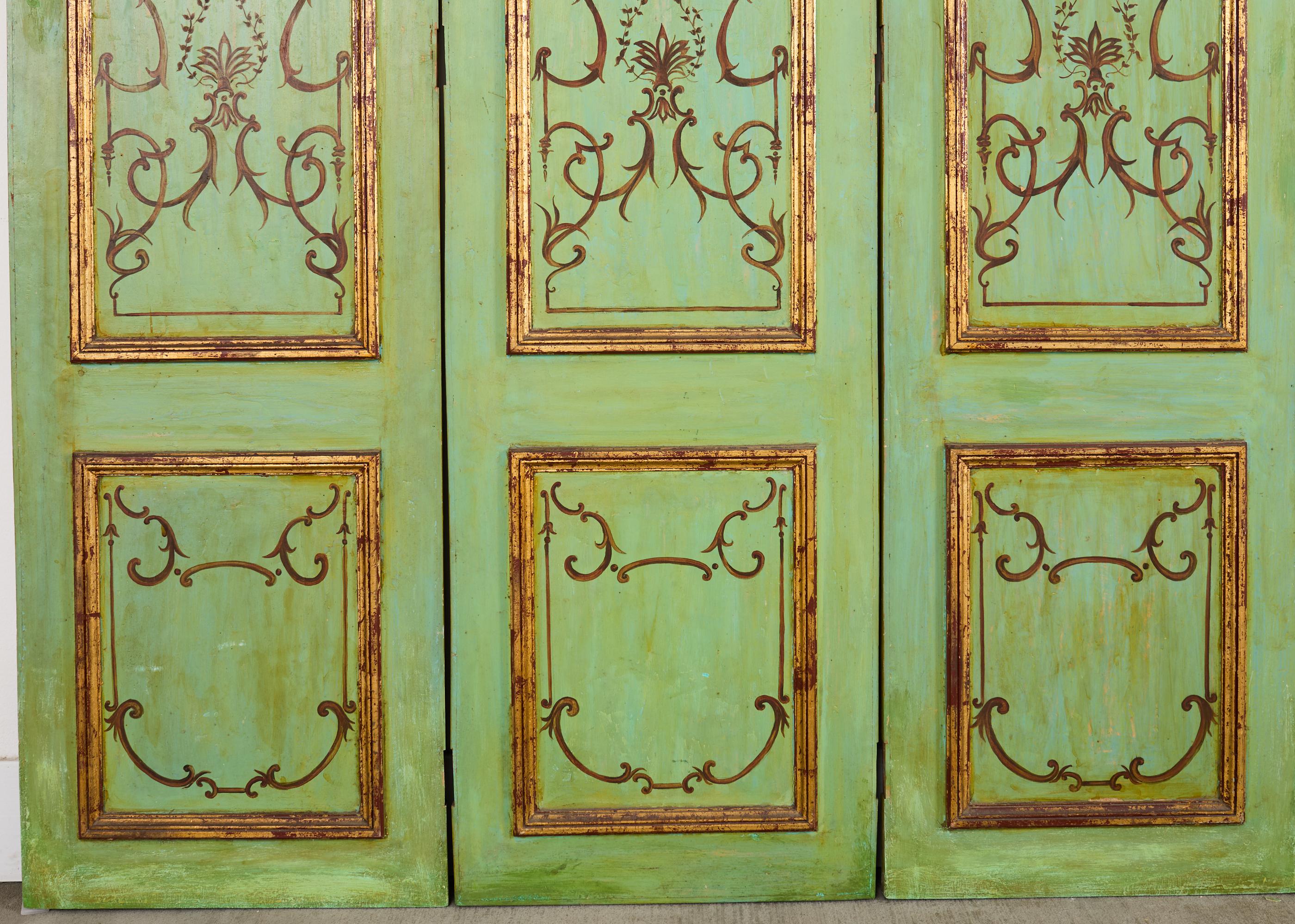 Conjunto de cuatro paneles de madera pintada de Chinoiserie italiana siglo XX en venta