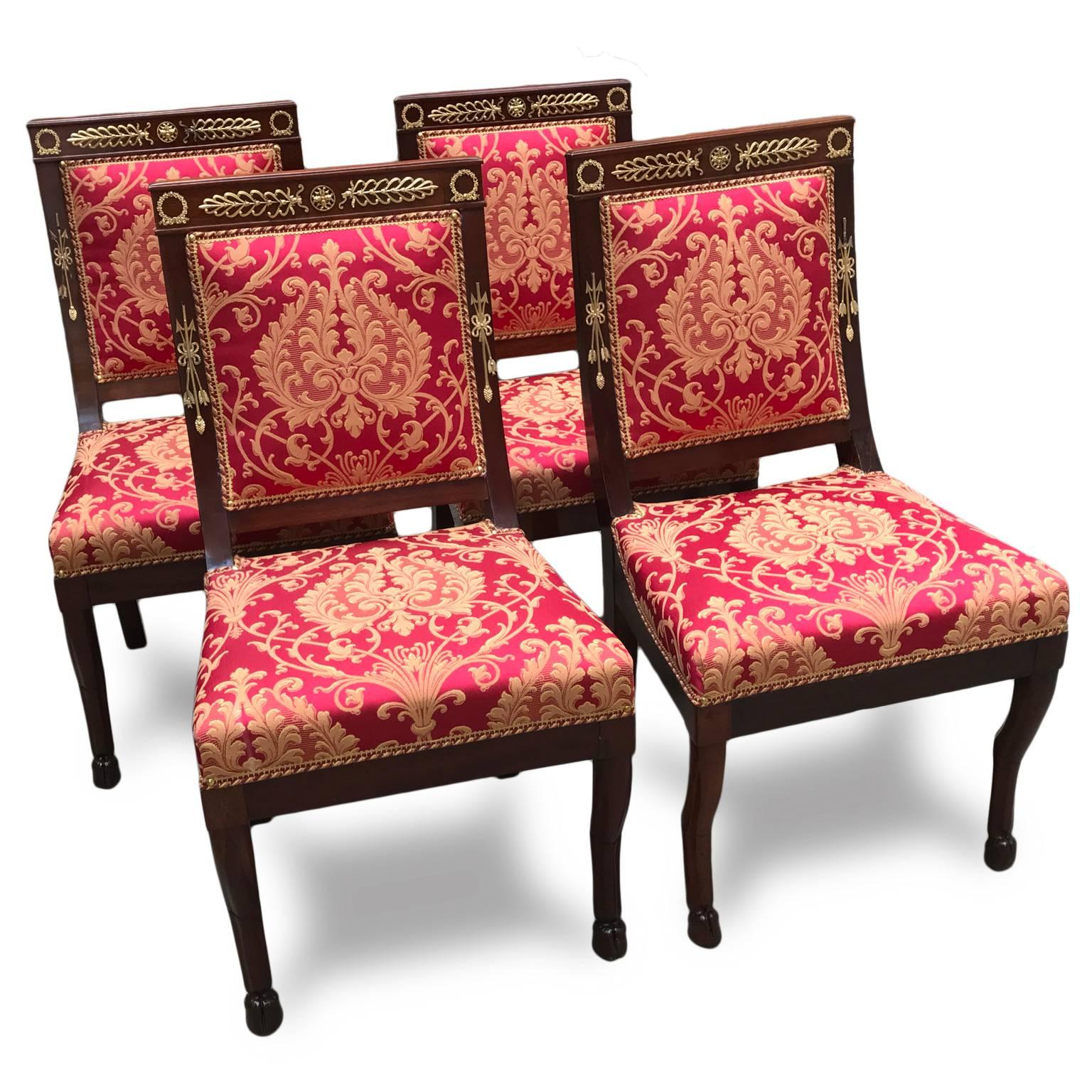 A set of four solid walnut chairs in the fabulous Empire style with ormolu decorations, made in Italy in the 20th century, in good condition.
The walnut frame is beautiful in color and has been embellished with striking ormolu mounts typical of the