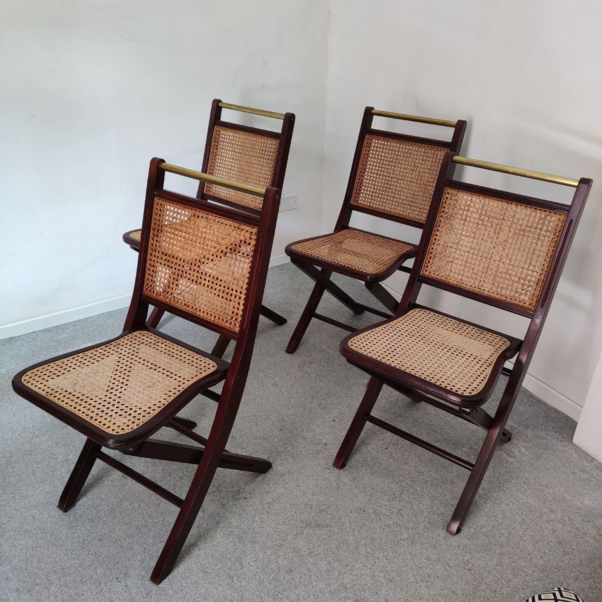 Juego de cuatro sillas plegables italianas madera latón Viena paja, años 70 Moderno de mediados de siglo en venta
