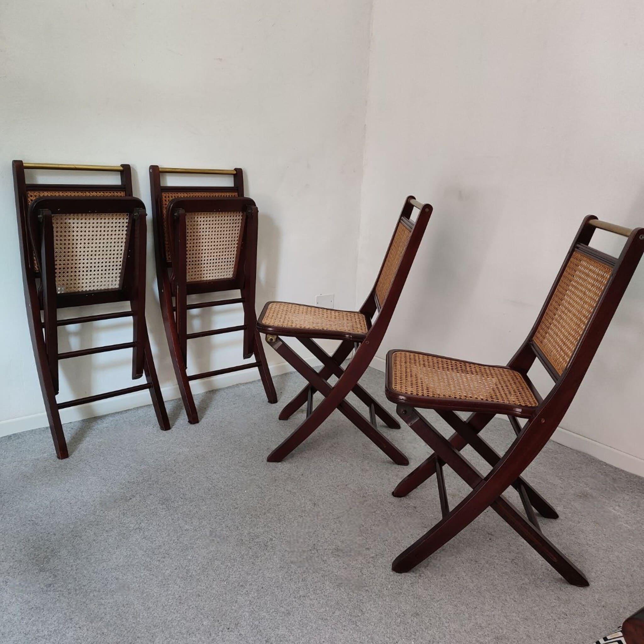 Juego de cuatro sillas plegables italianas madera latón Viena paja, años 70 Italiano en venta