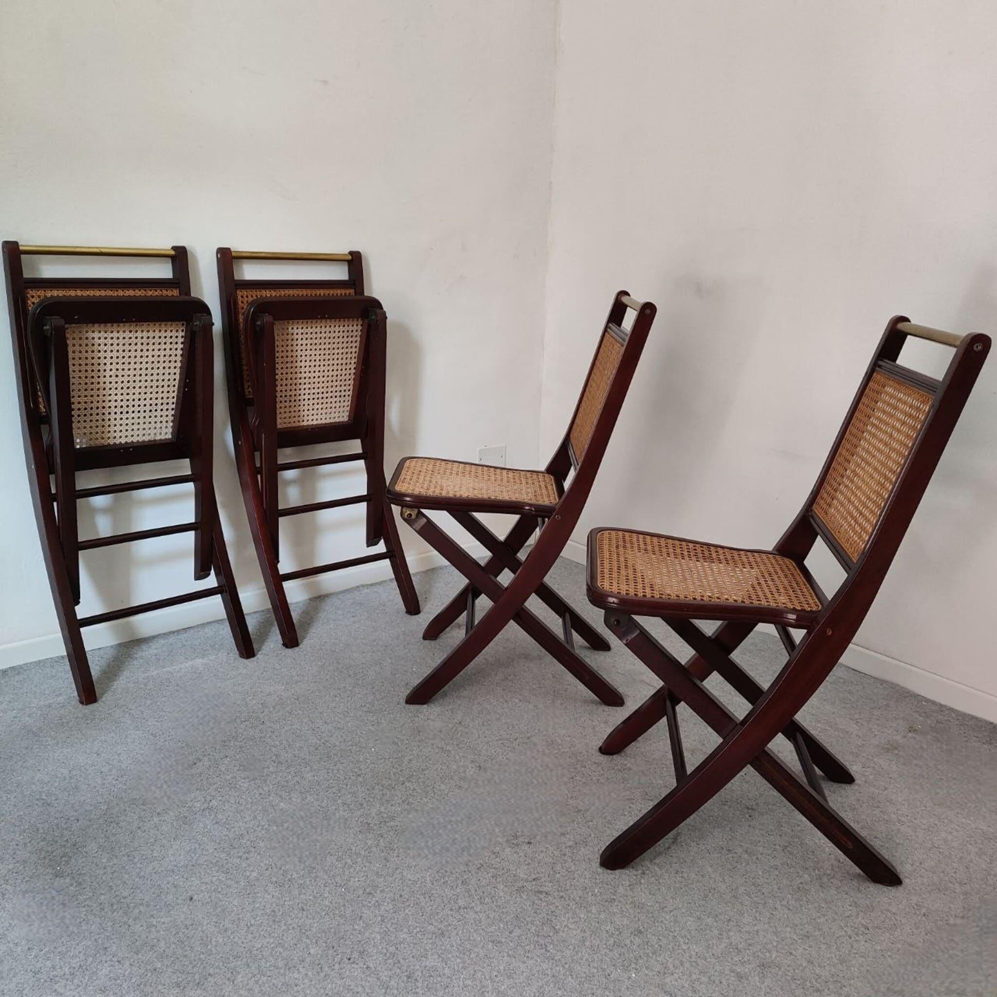 Juego de cuatro sillas plegables italianas madera latón Viena paja, años 70 en Bueno estado para la venta en Nicolosi, IT