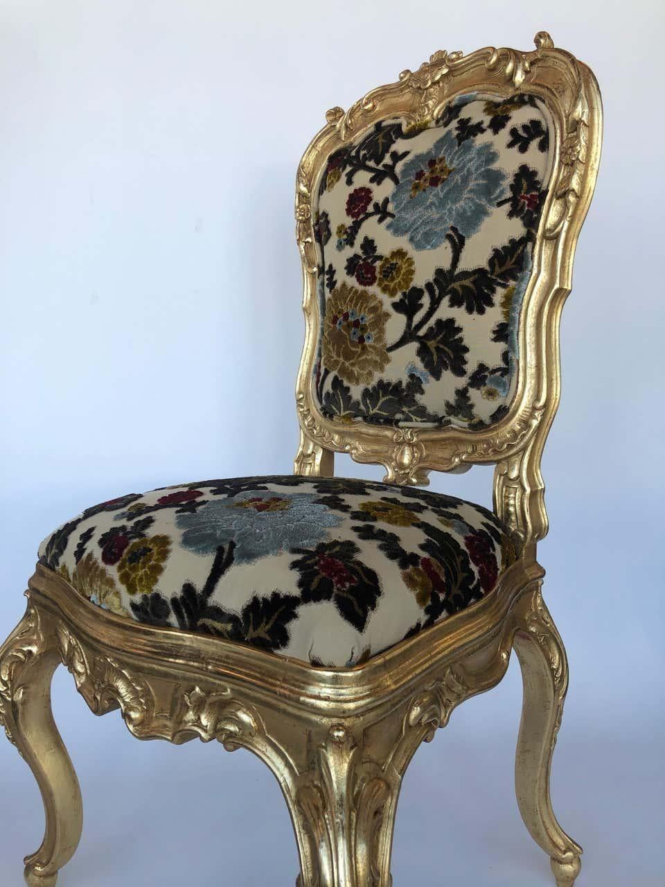 Set of Four Italian Hand-Carved Gilded Chairs with Vintage Floral Upholstery For Sale 1