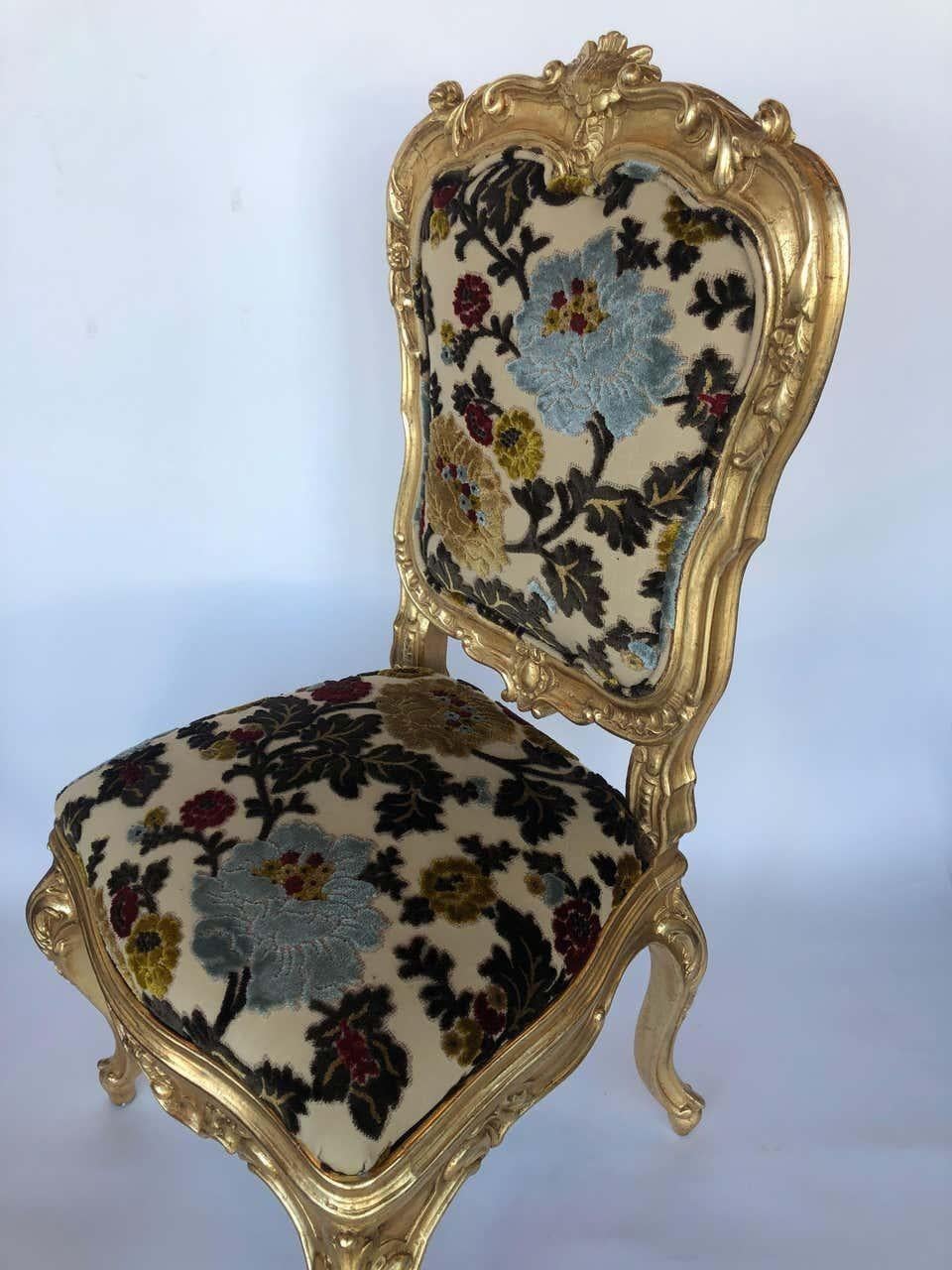 Set of Four Italian Hand-Carved Gilded Chairs with Vintage Floral Upholstery For Sale 2