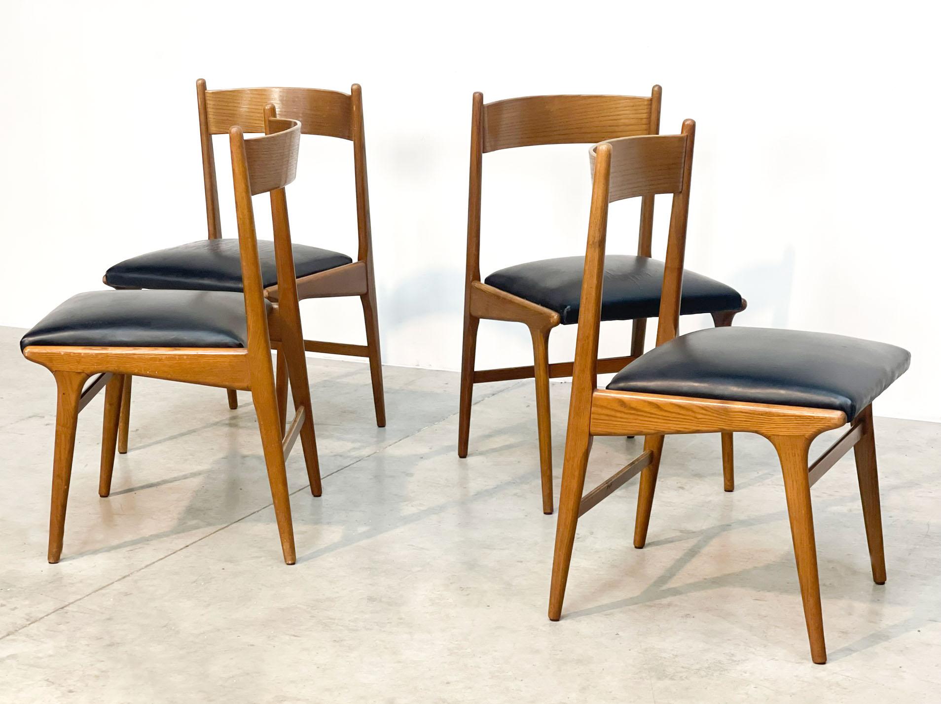 Set of Four Italian Midcentury Dining Chairs In Good Condition In Nijlen, VAN