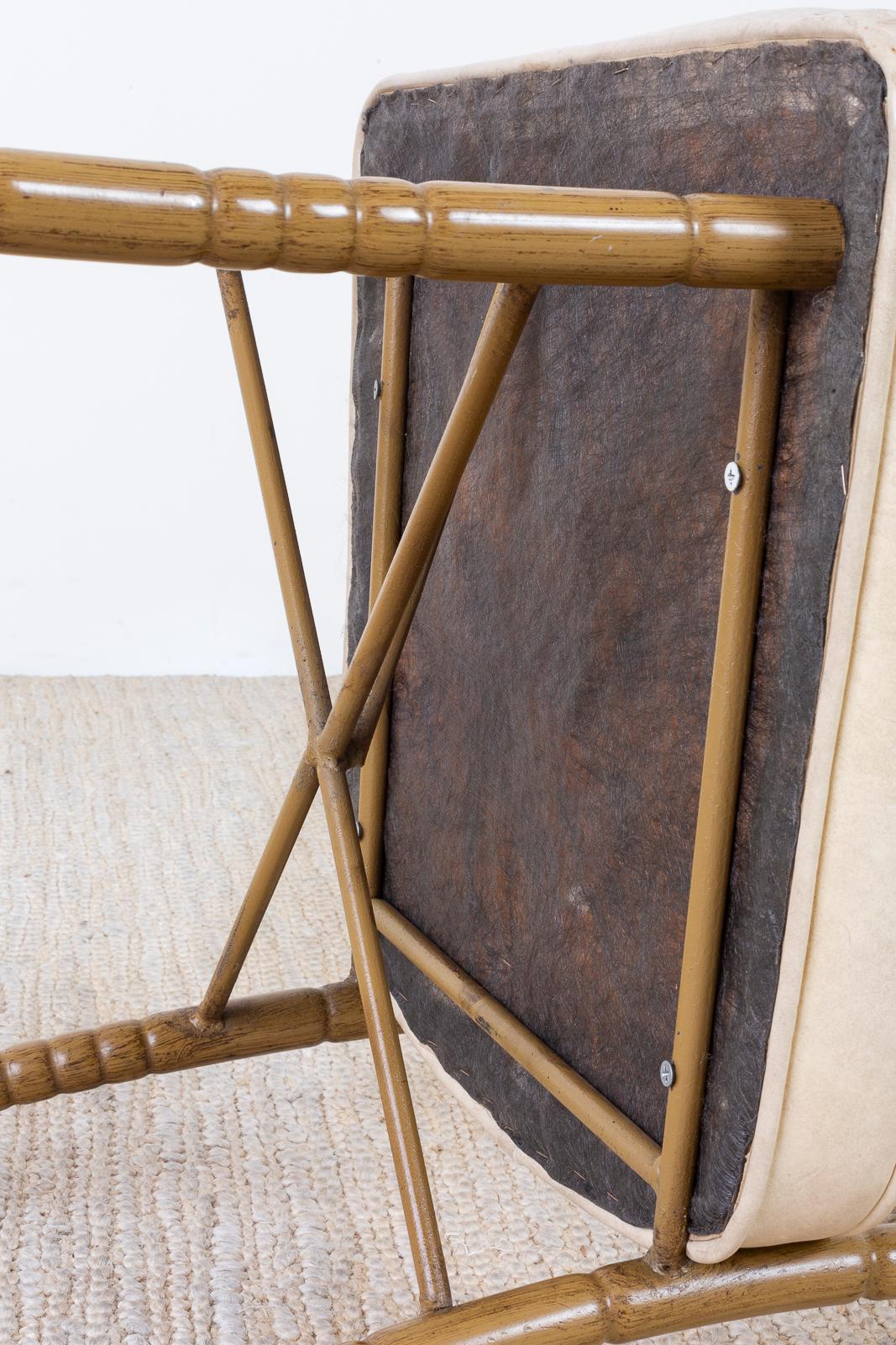Ensemble de quatre chaises de salle à manger italiennes en faux bambou du milieu du siècle dernier en vente 9