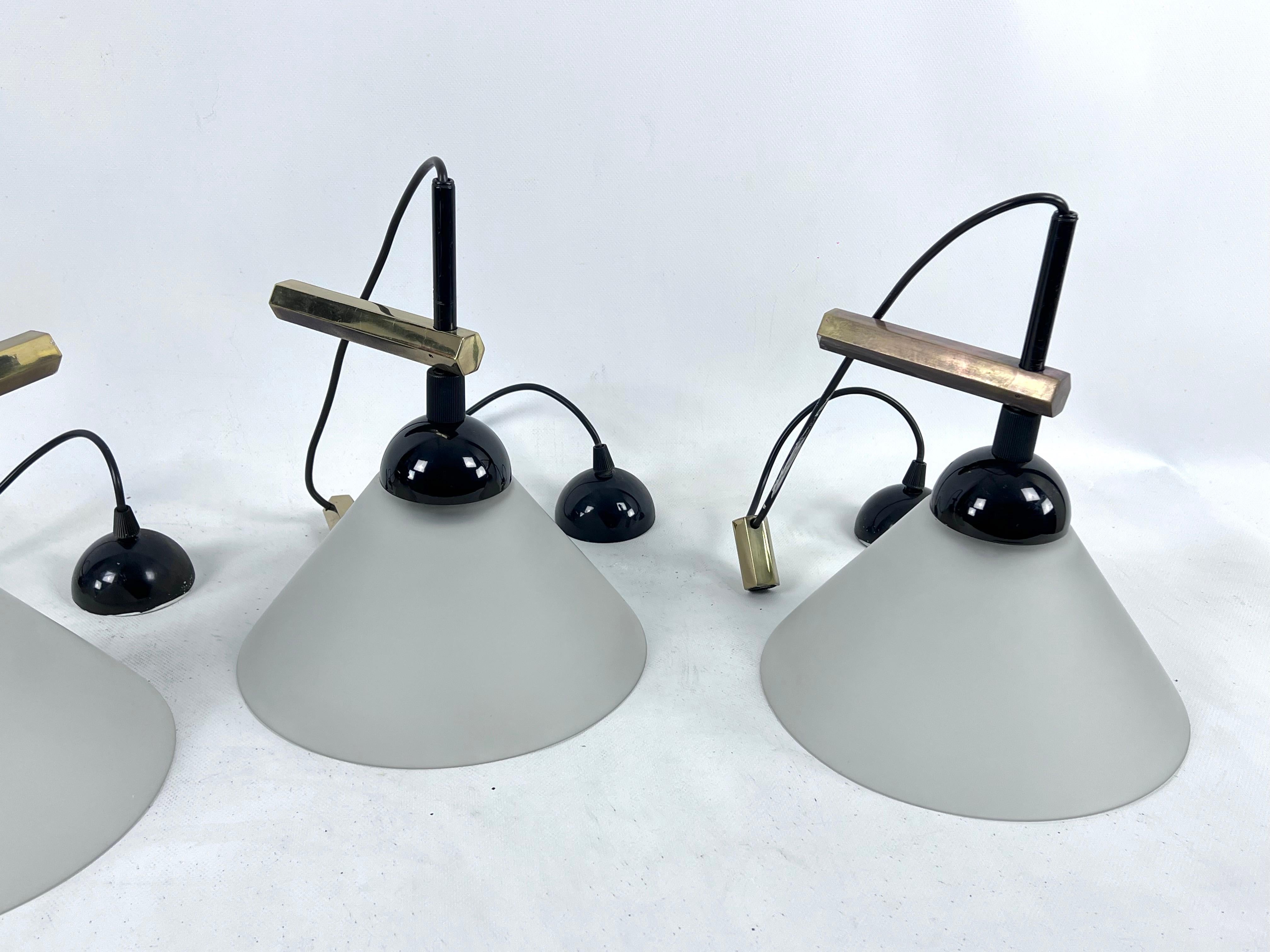 Set of Four Italian Modern Brass and Murano Glass Wall Lamps by Quattrifolio In Good Condition For Sale In Catania, CT