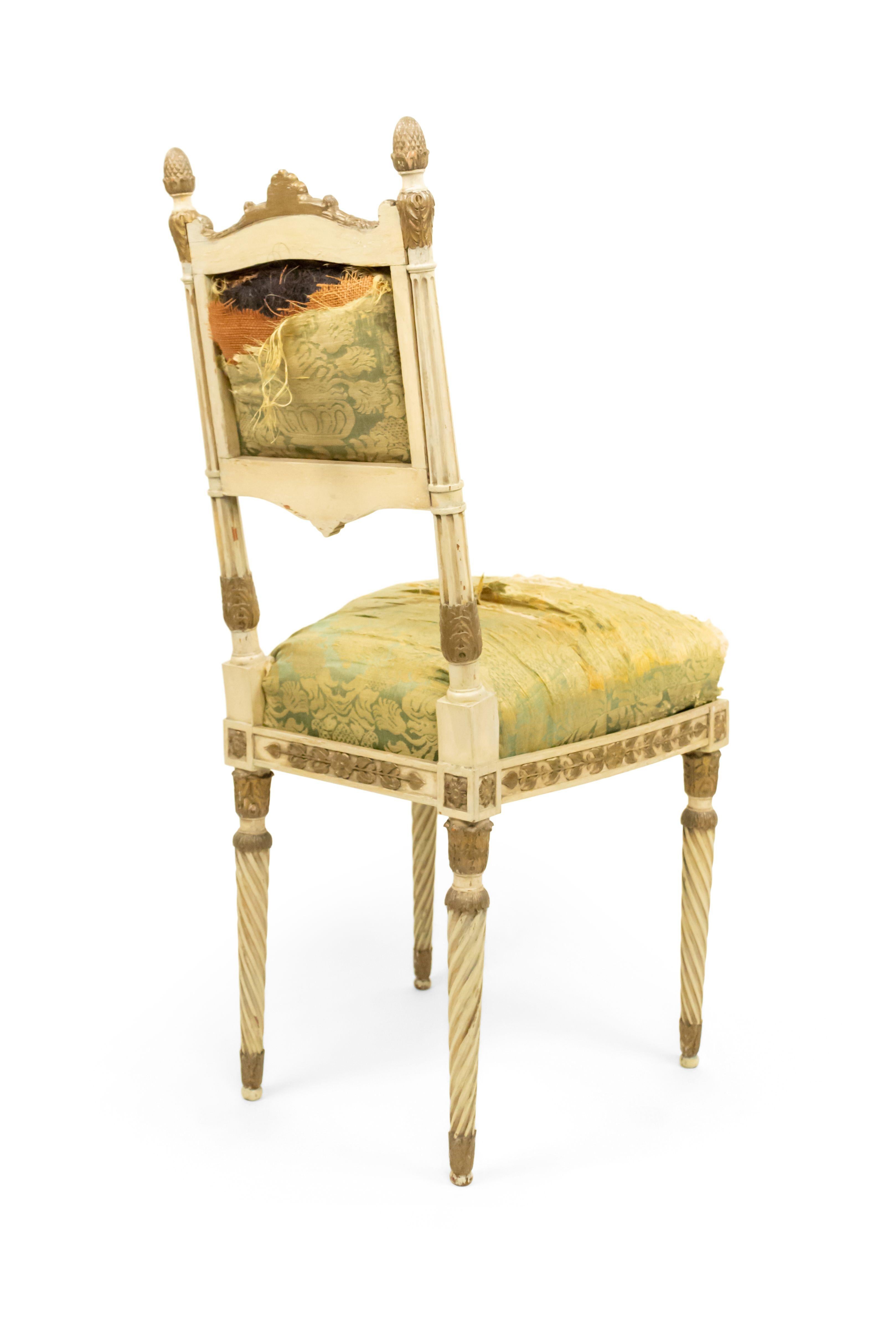 Ensemble de 4 chaises italiennes néoclassiques en soie en vente 3