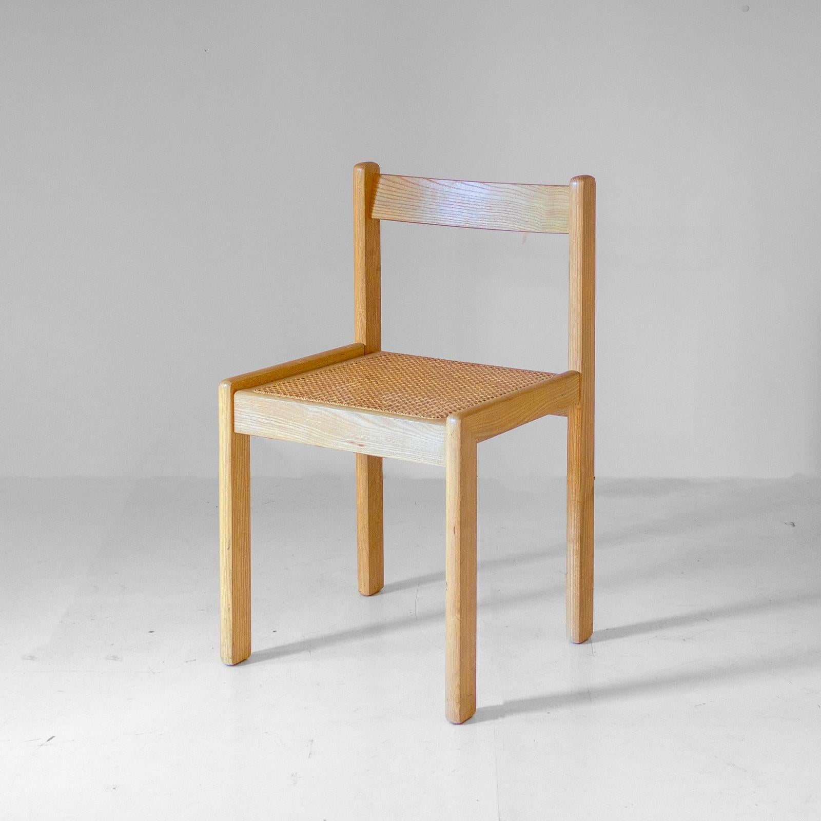 Juego de cuatro sillas de comedor italianas de roble con asientos de paja de Viena, años 70 en venta 4