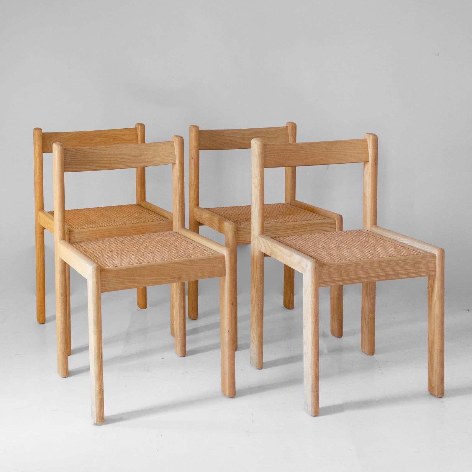 Juego de cuatro sillas de comedor italianas de roble con asientos de paja de Viena, años 70 Moderno de mediados de siglo en venta