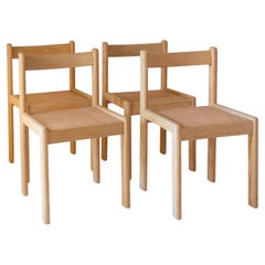 Juego de cuatro sillas de comedor italianas de roble con asientos de paja de Viena, años 70