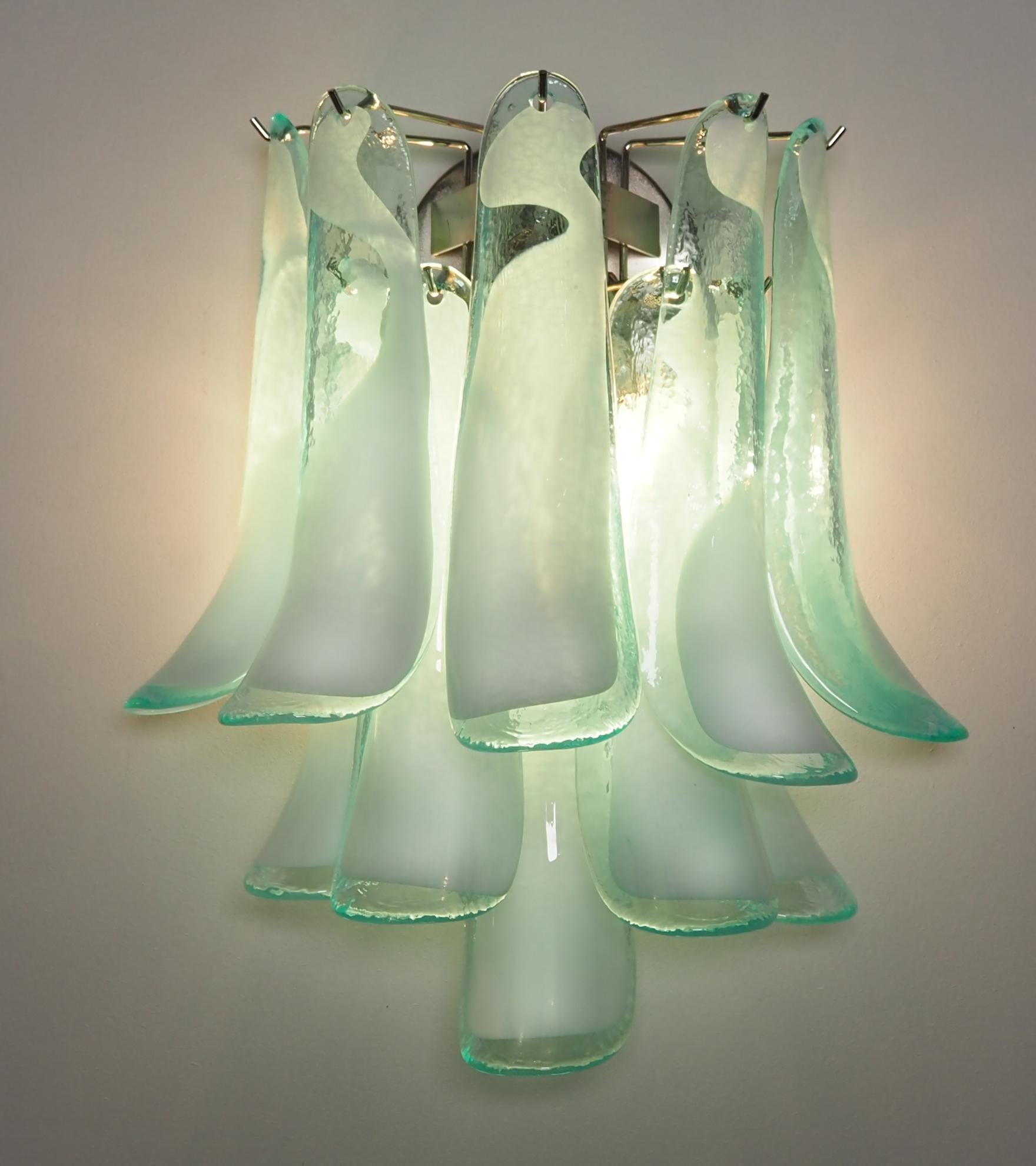 Set of Four Italian Petal Murano Sconces In Good Condition For Sale In Budapest, HU
