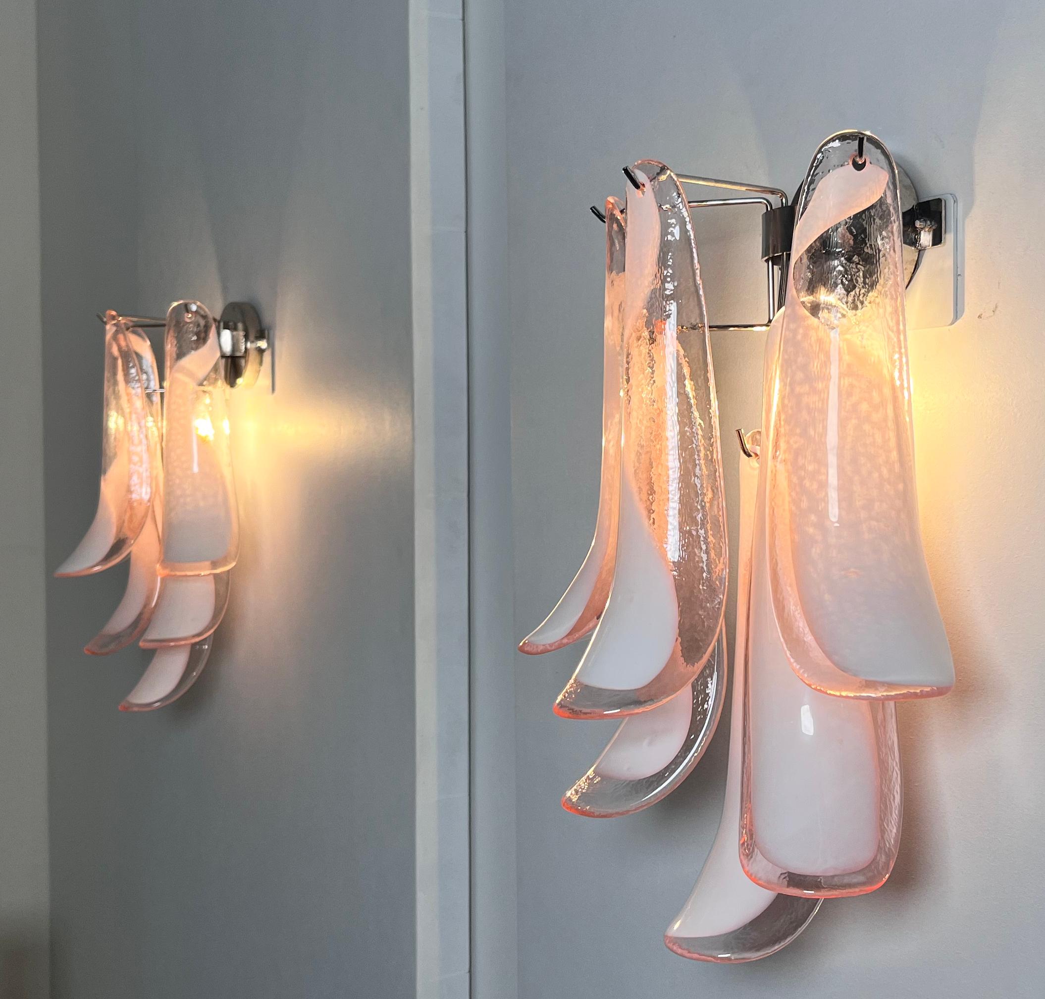 Set of Four Italian Petal Murano Sconces In Good Condition For Sale In Budapest, HU