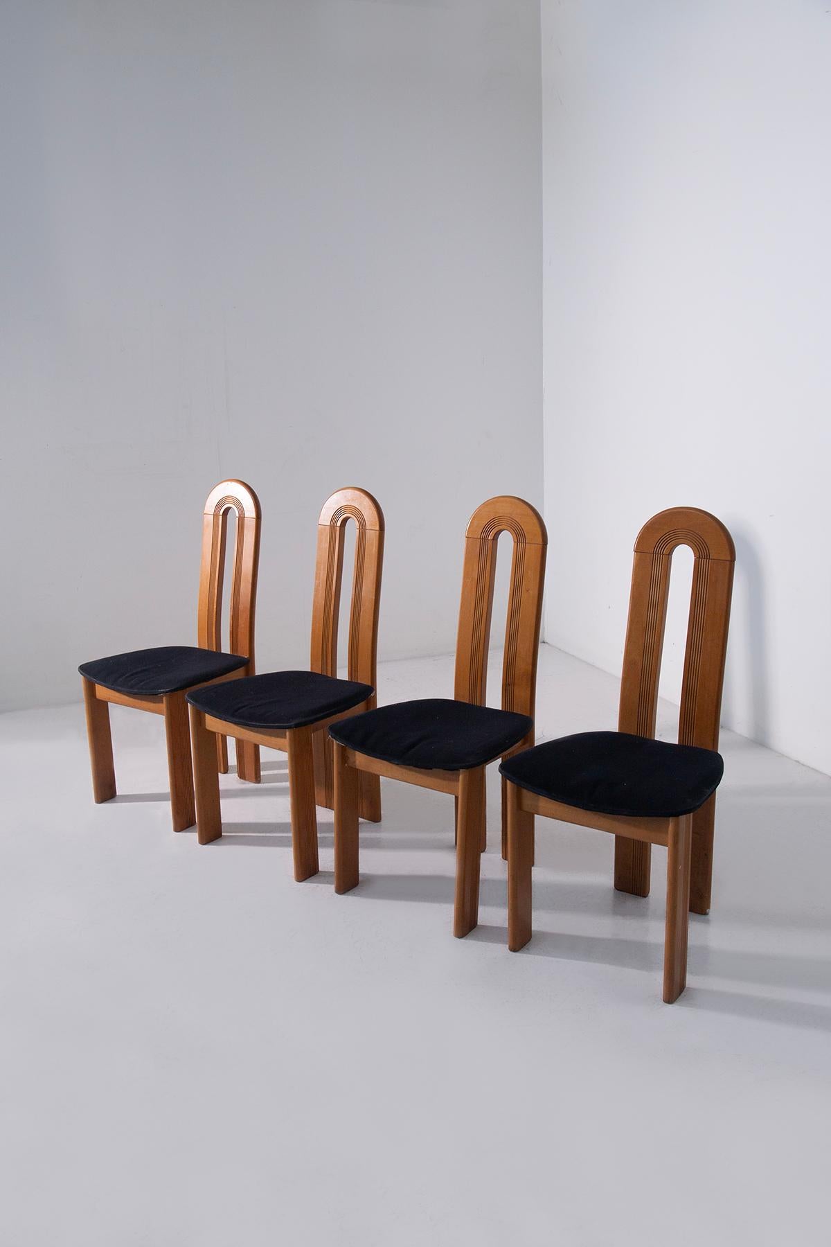 Conjunto de cuatro sillas postmodernas italianas atribuidas a Mobilgirgi Moderno de mediados de siglo en venta