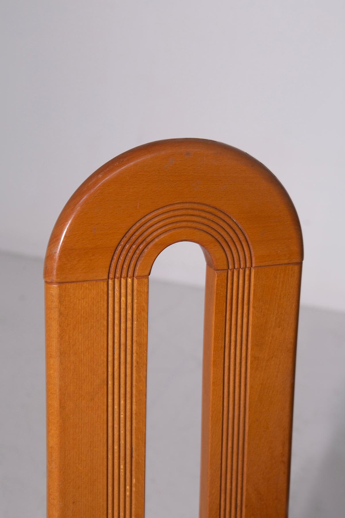 Conjunto de cuatro sillas postmodernas italianas atribuidas a Mobilgirgi Tela en venta