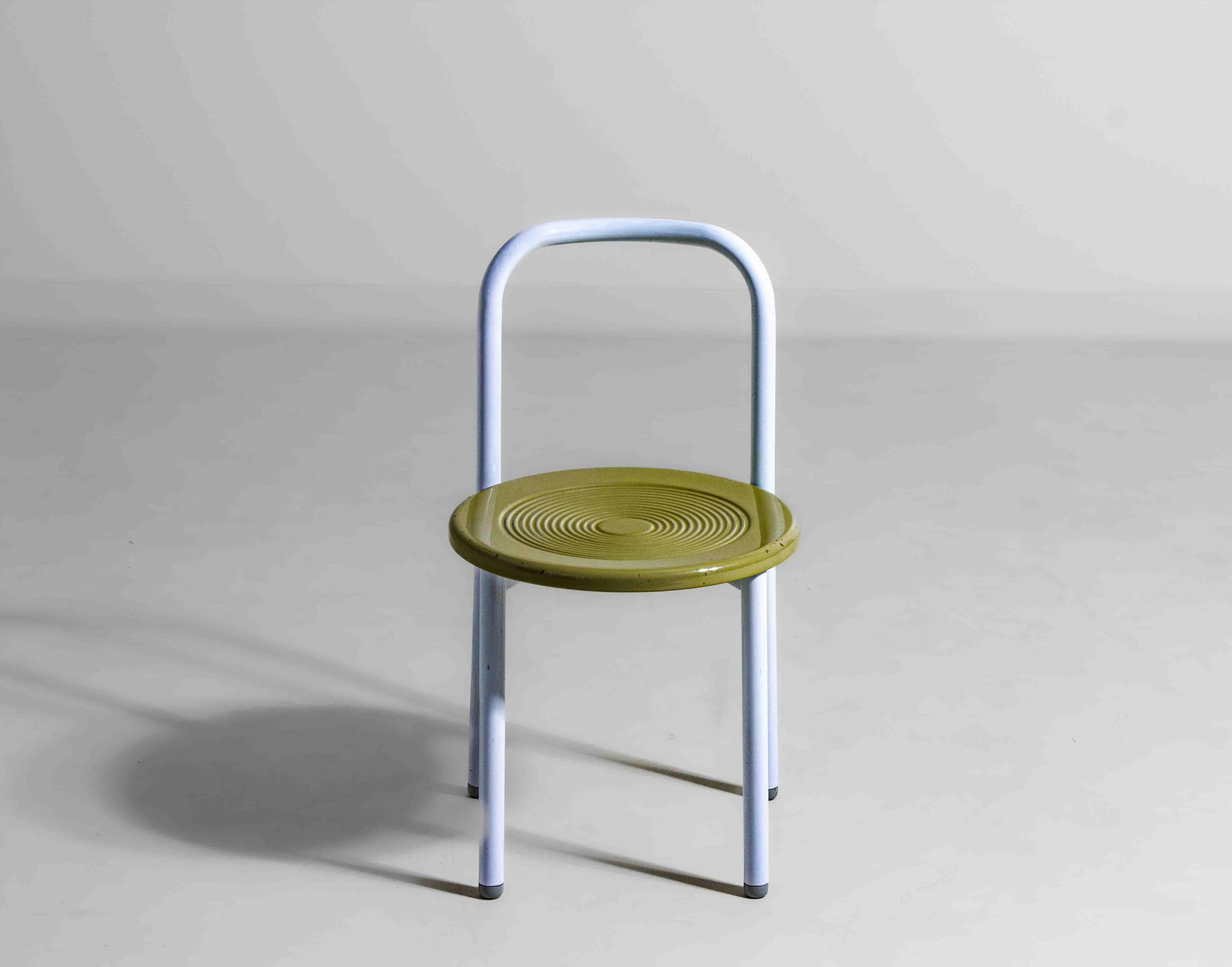 Set of four Italian postmodern metal chairs with sculpted seats, 1980s For Sale 3