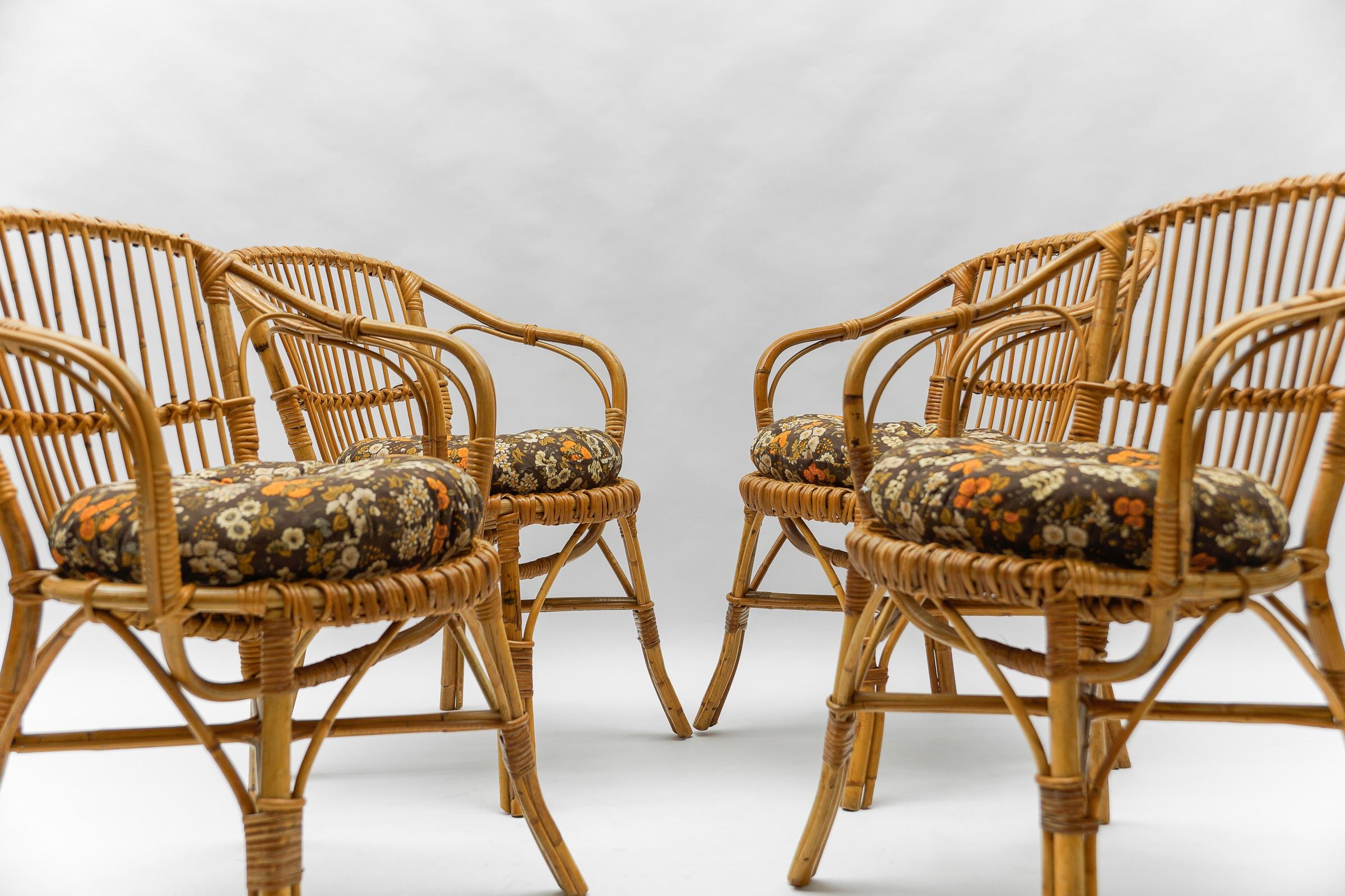 Satz von vier italienischen Rattan-/Bamboo-Sesseln, 1960er-Jahre (Mitte des 20. Jahrhunderts) im Angebot