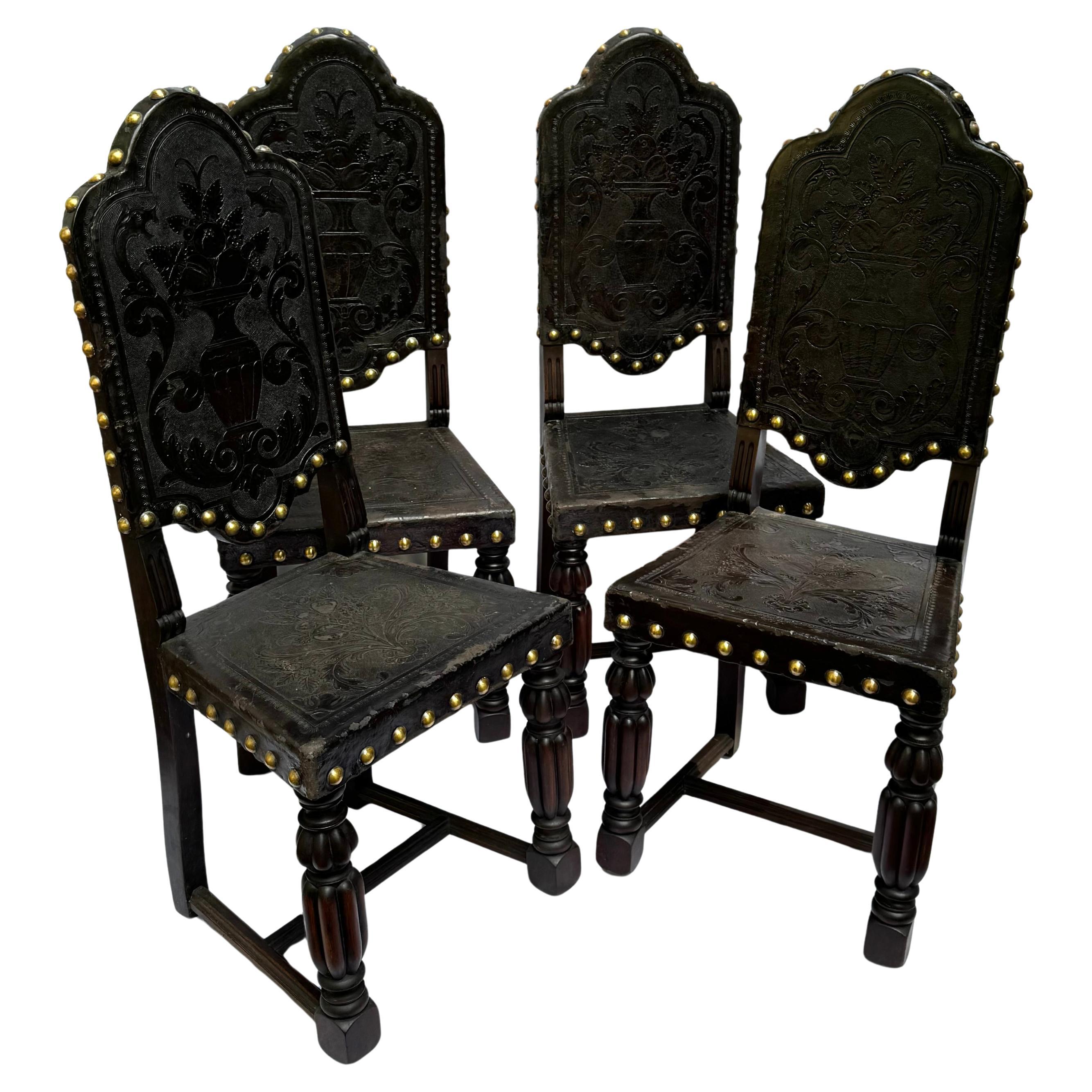 Satz von vier italienischen Stühlen im Renaissance-Stil Italien, CIRCA 1920-1930 (Neorenaissance) im Angebot