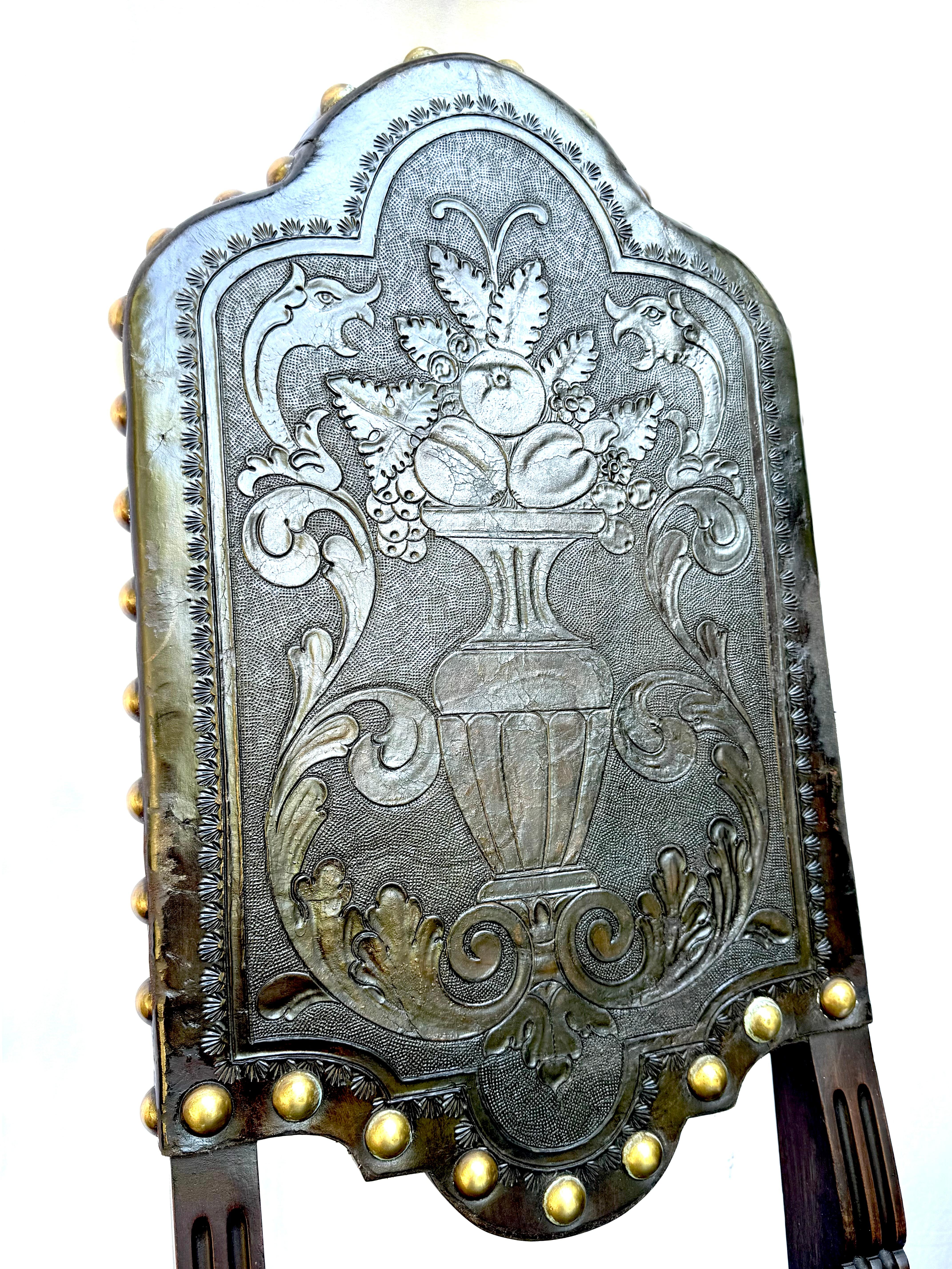 Satz von vier italienischen Stühlen im Renaissance-Stil Italien, CIRCA 1920-1930 (Frühes 20. Jahrhundert) im Angebot