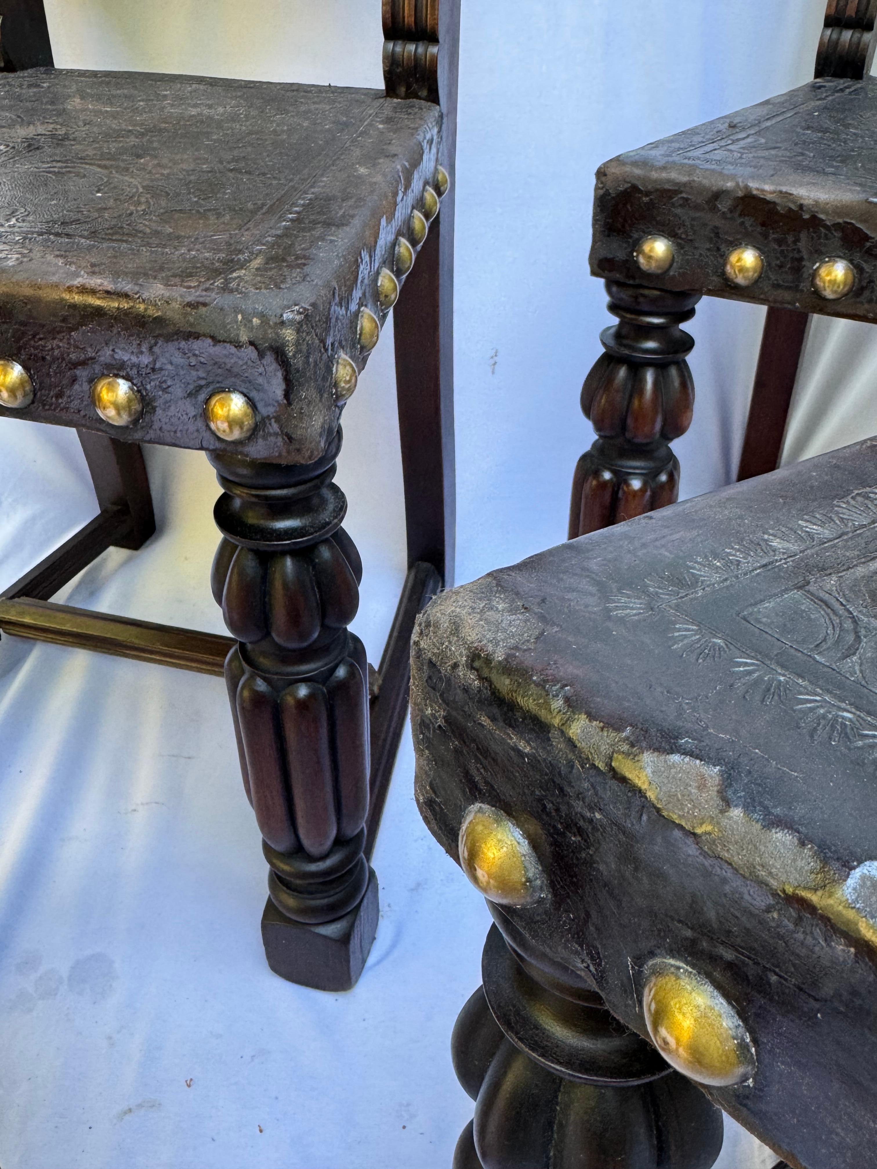 Satz von vier italienischen Stühlen im Renaissance-Stil Italien, CIRCA 1920-1930 im Angebot 1