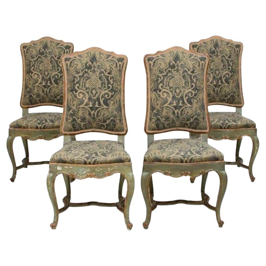 Ensemble de quatre chaises italiennes rococo peintes et dorées Venise en vente