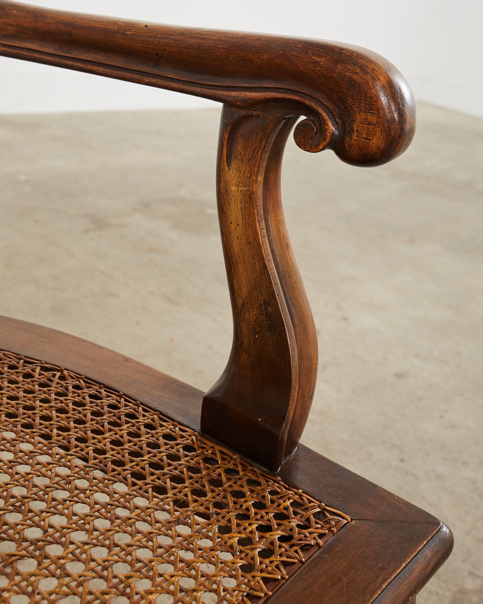 Ensemble de quatre fauteuils en noyer vénitien de style rococo italien en vente 9