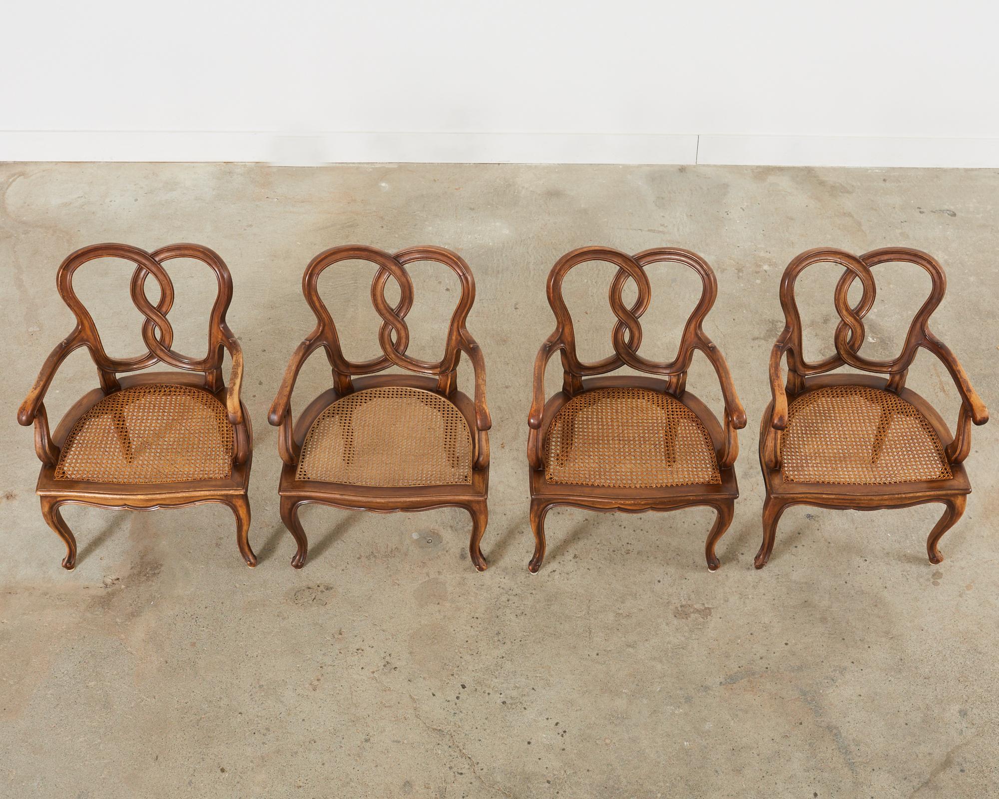 20ième siècle Ensemble de quatre fauteuils en noyer vénitien de style rococo italien  en vente