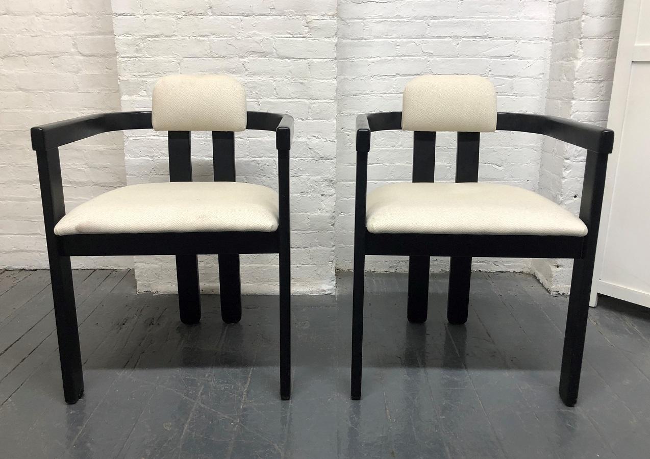 Mid-Century Modern Ensemble de quatre chaises à manger sculpturales italiennes en vente