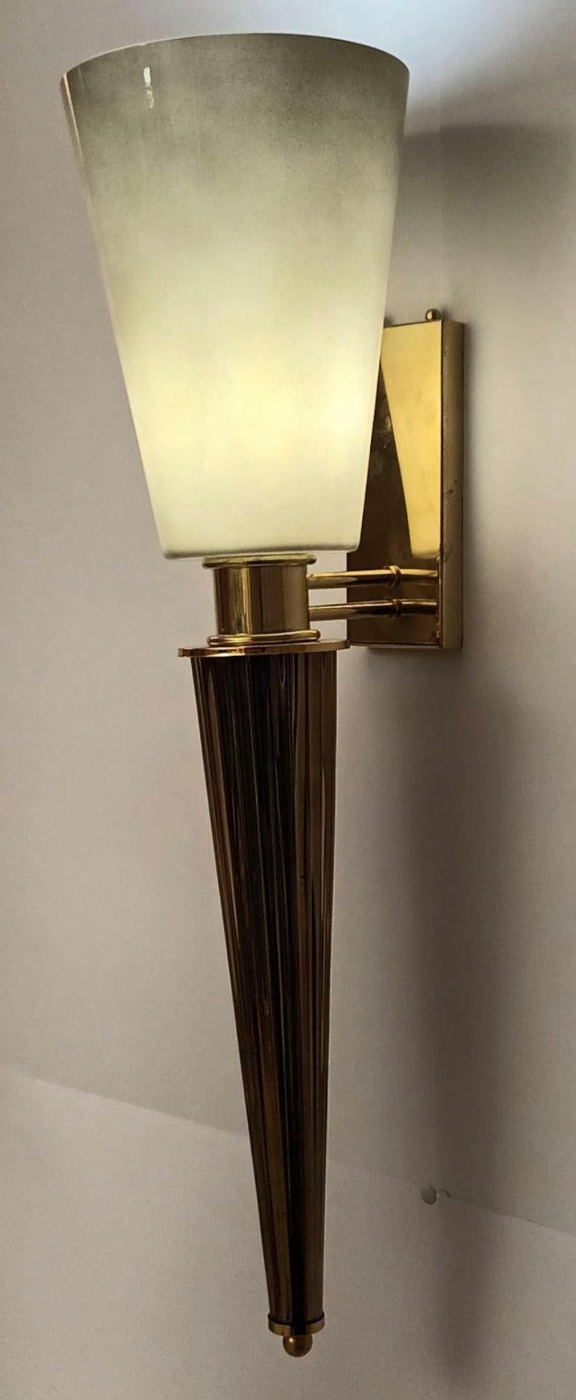 Set di quattro lampade torchère in vetro di Murano grigio fumo, anni '70. In condizioni ottime in vendita a Los Angeles, CA