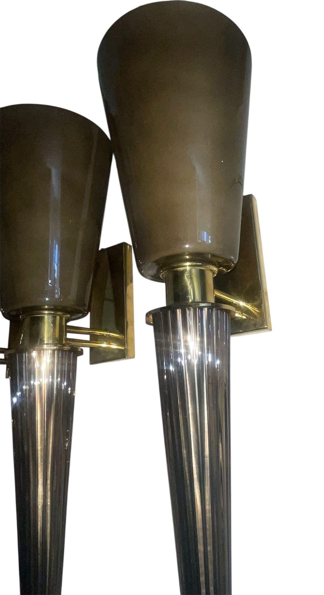 Ensemble de quatre appliques torchères italiennes en verre Murano gris fumé - années 1970. en vente 1