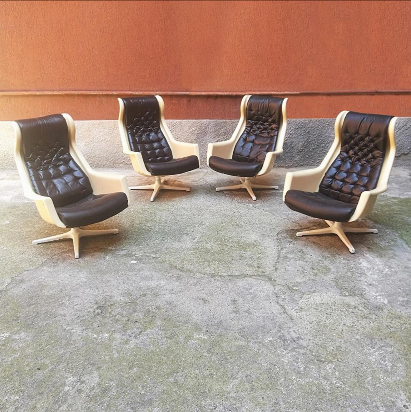 Swedes mid-century modern space age armchairs Galaxy Alf Svensonn for Dux, 1968
Amazing and very rare set of 4 Space Age armchairs from 1968 period.
The seating is in leather and the cover is in plastic white.
Base is in aluminum fusion, white