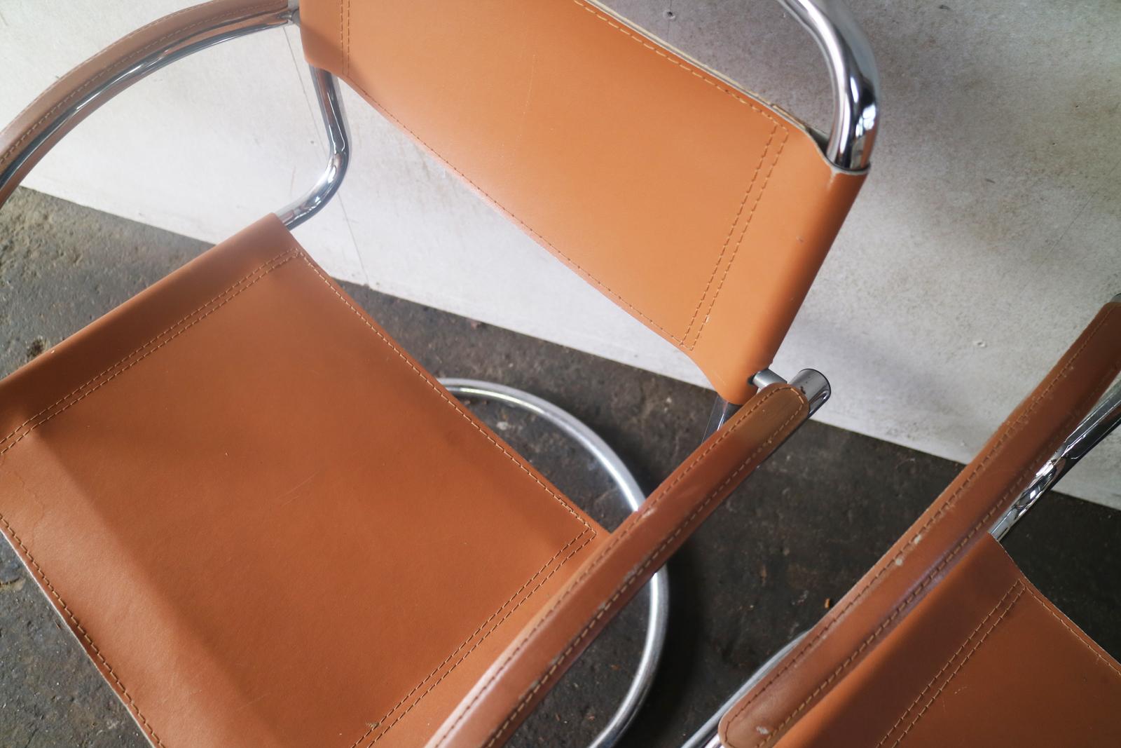 A set of very smart six Mid-Century Modern chairs, for dining or equally good for a meeting or conference table. Tan leather with tubular chrome-plated metal frame

Country of origin: Italy
Date of manufacture: 1970s 
Material: Leather and