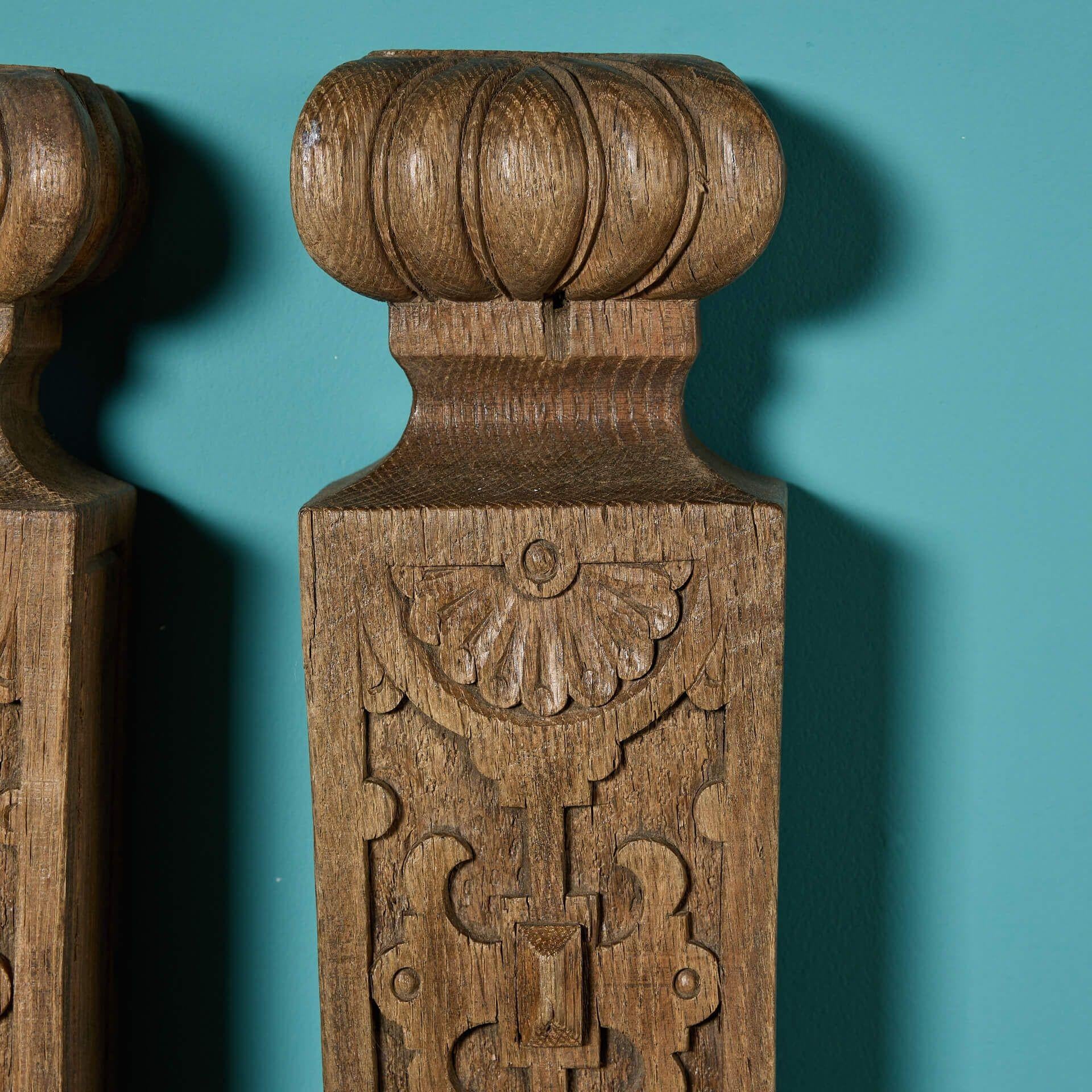 Ensemble de quatre pilastres en chêne anglais de style Jacobean État moyen - En vente à Wormelow, Herefordshire