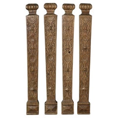 Ensemble de quatre pilastres en chêne anglais de style Jacobean