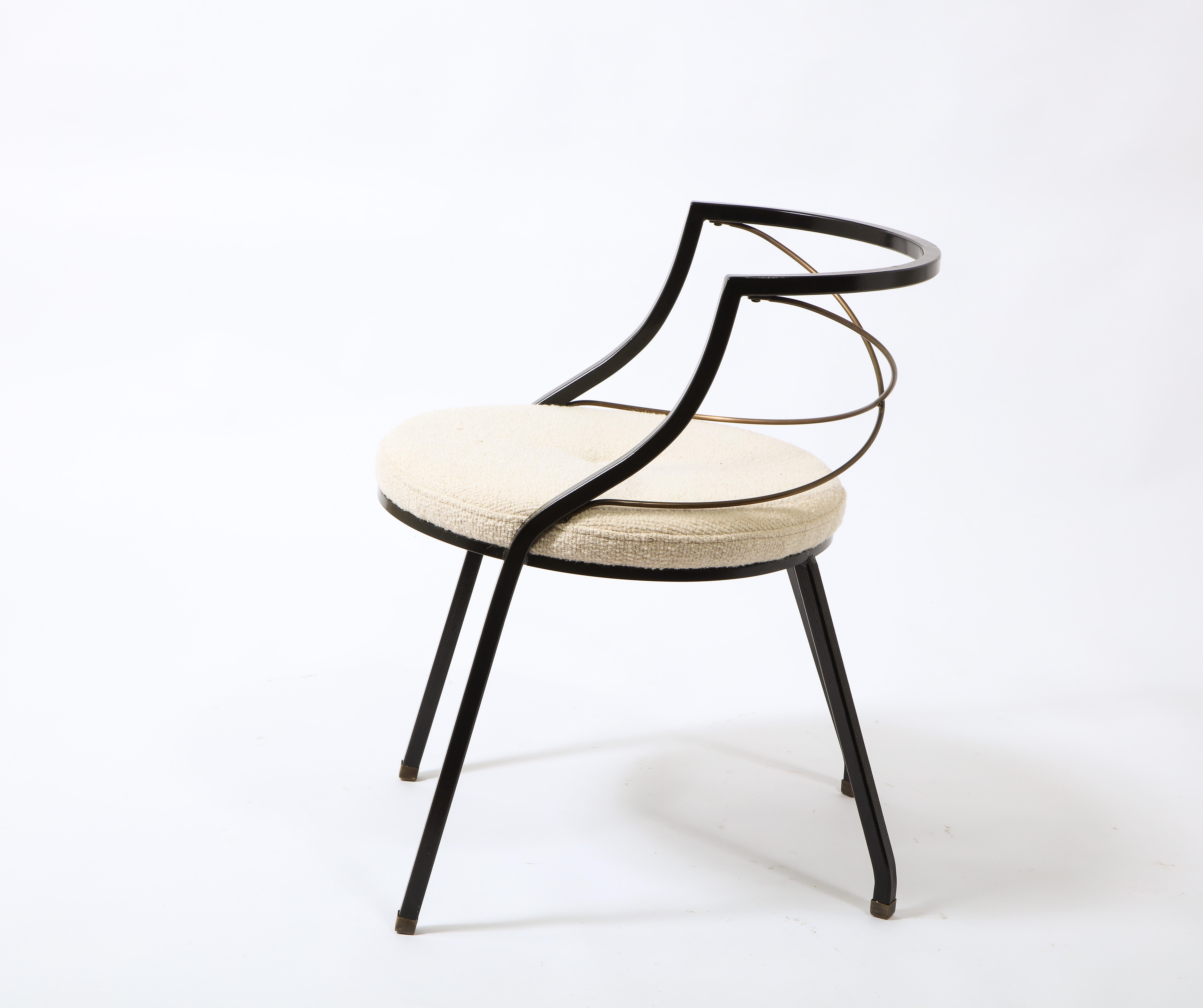20ième siècle Jansen - Ensemble de quatre fauteuils en laiton et en fer avec bouclier blanc, France, années 1950 en vente