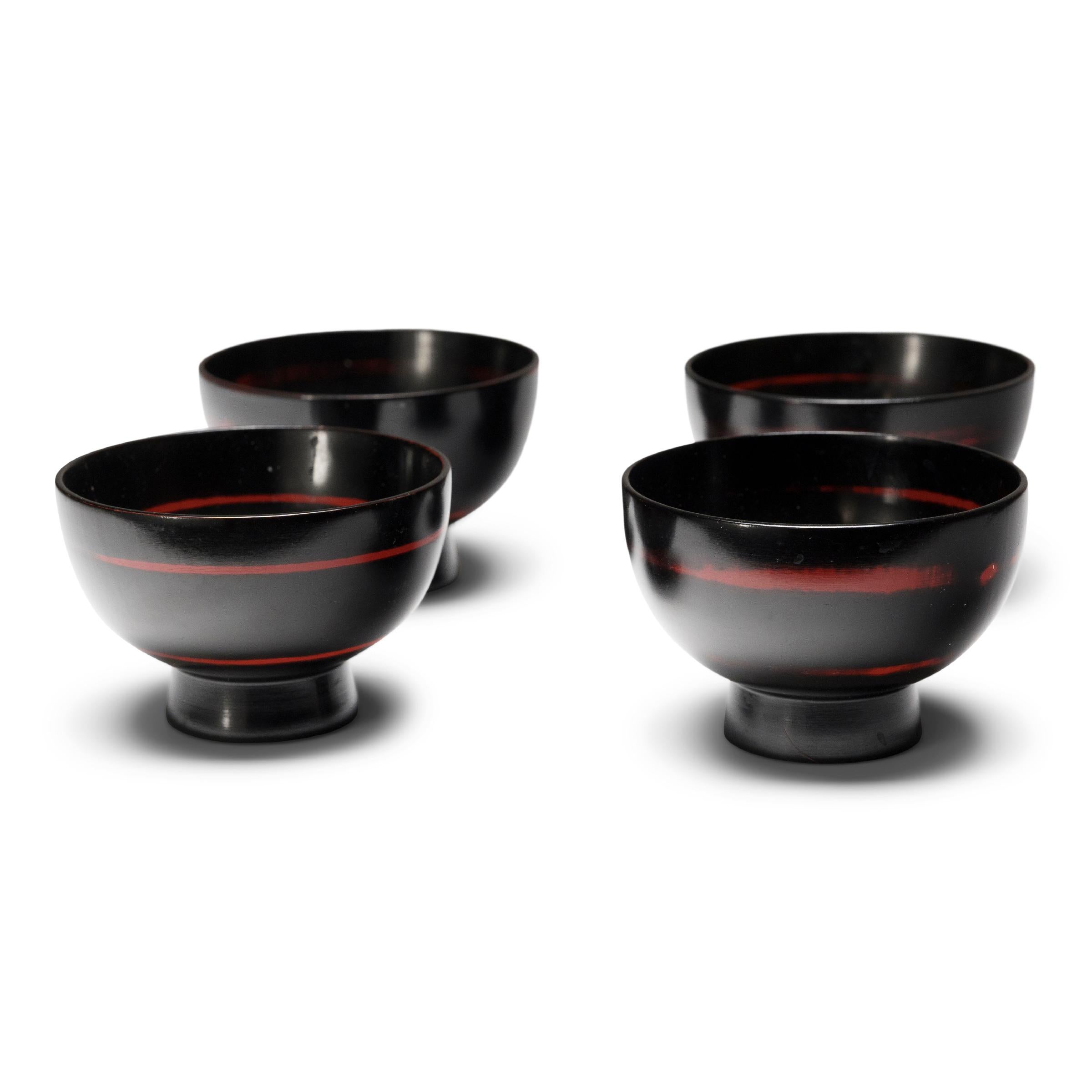 Set of Four Japanese Black Lacquer Bowls with Red Spiral In Good Condition In Chicago, IL